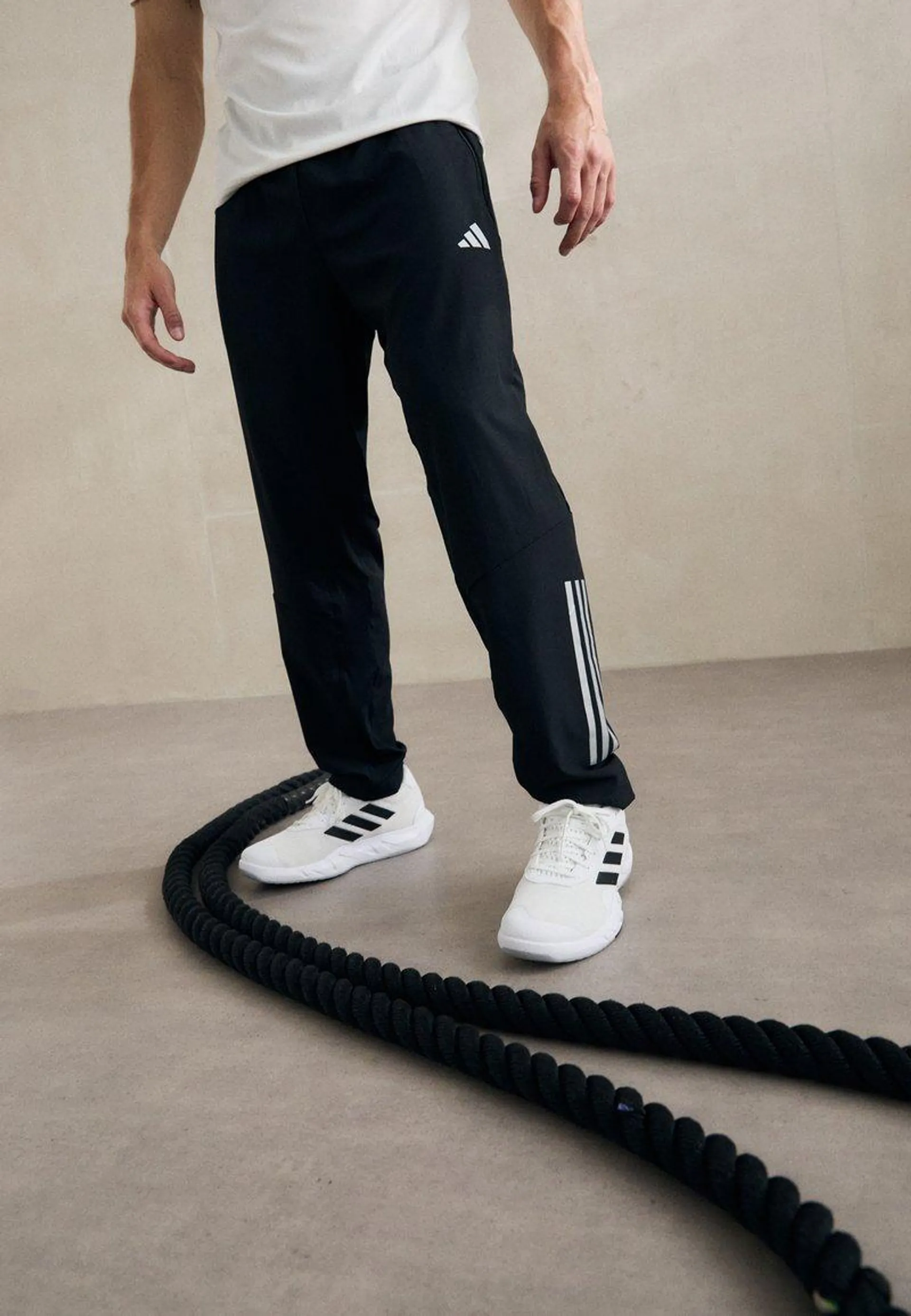 GYM 3 STRIPES - Pantalon de survêtement - black