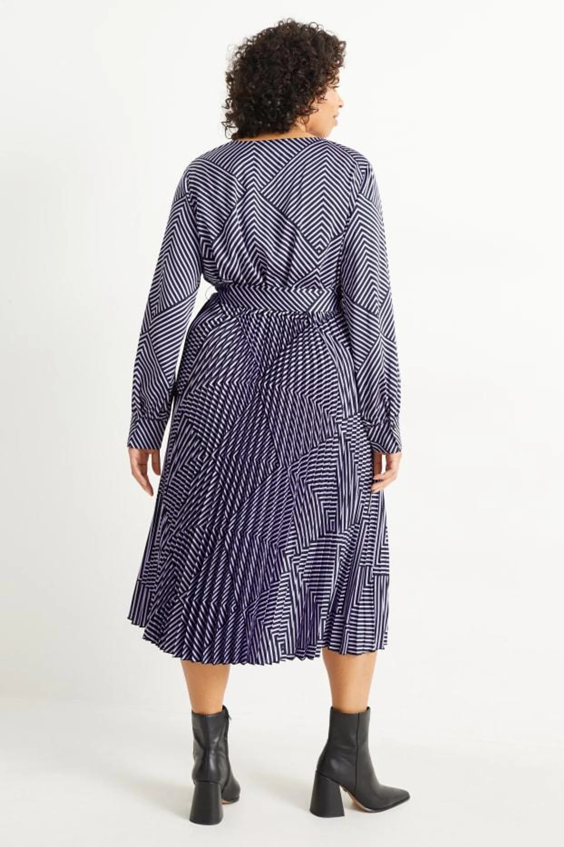 Wrap dress - pleated