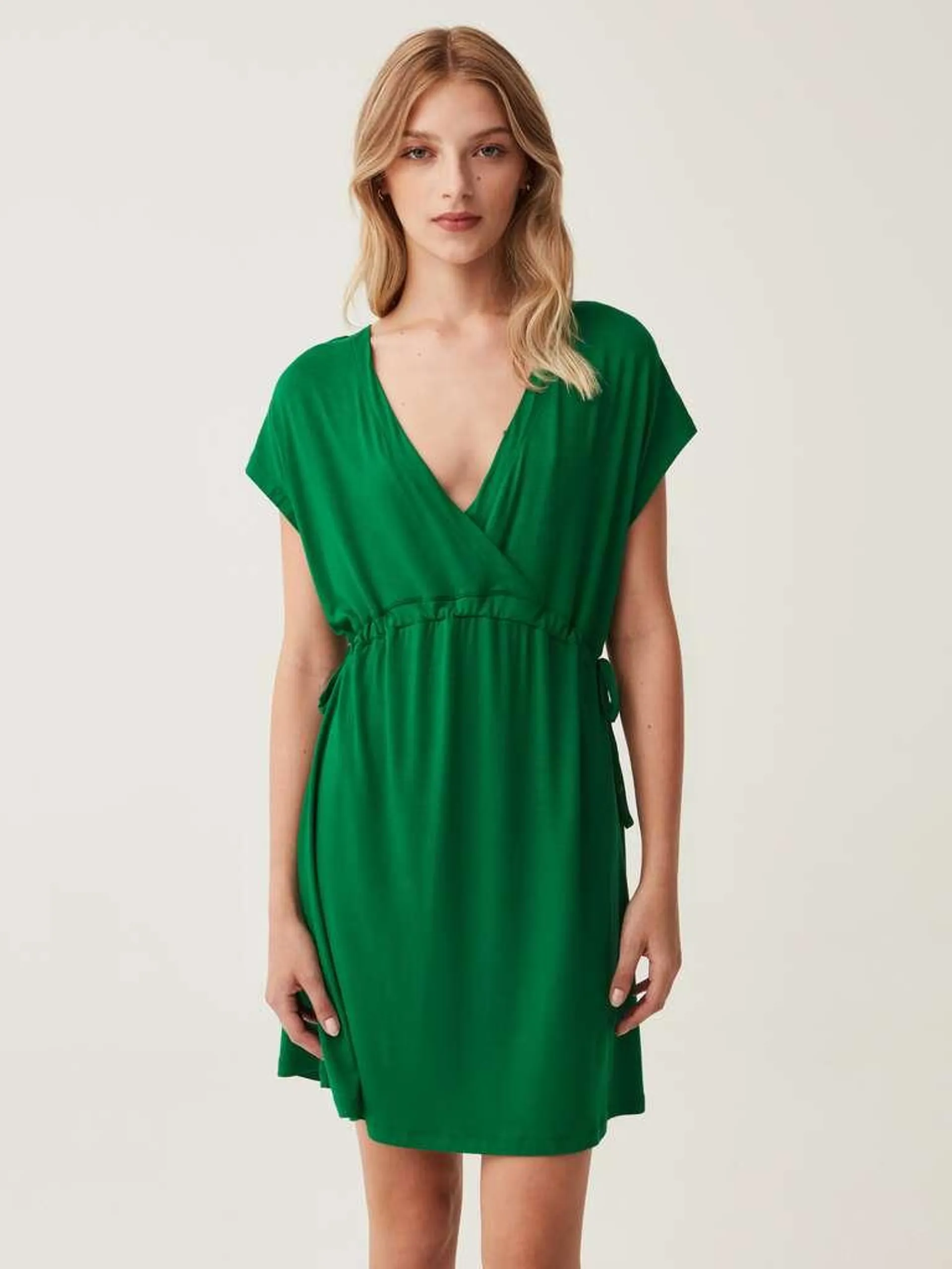 Short dress with V neck and kimono sleeves Vert émeraude