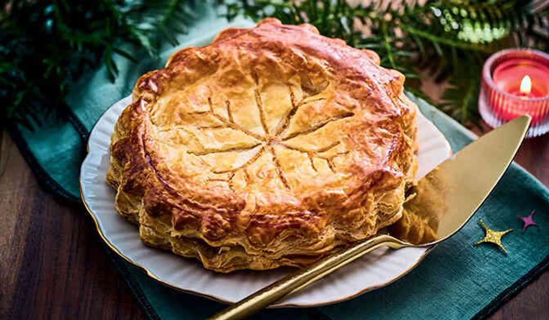 Tourte pintade, champignons, sce Côtes du Jura