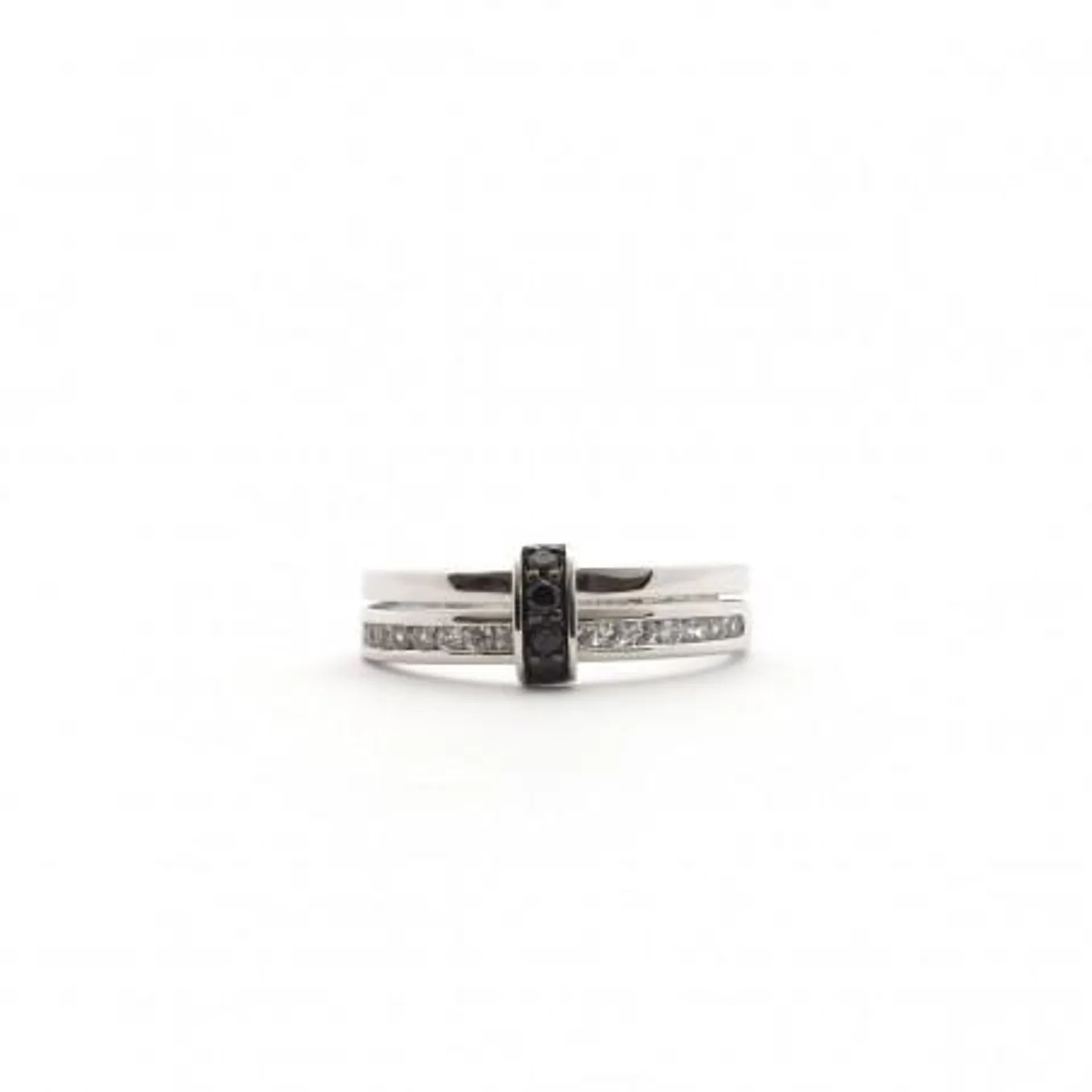 Bague Oxydes Blanc et Noir Gri Or 375/000