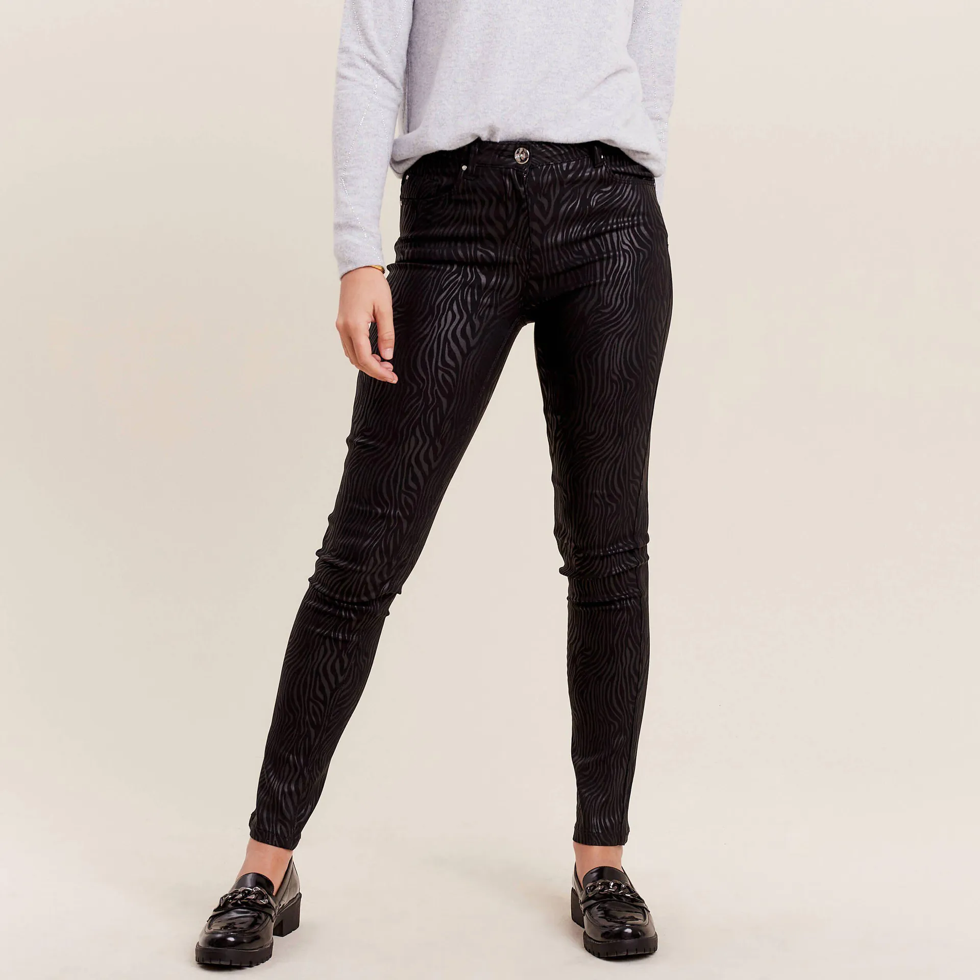 Pantalon ajusté enduit 7/8ème denim noir femme