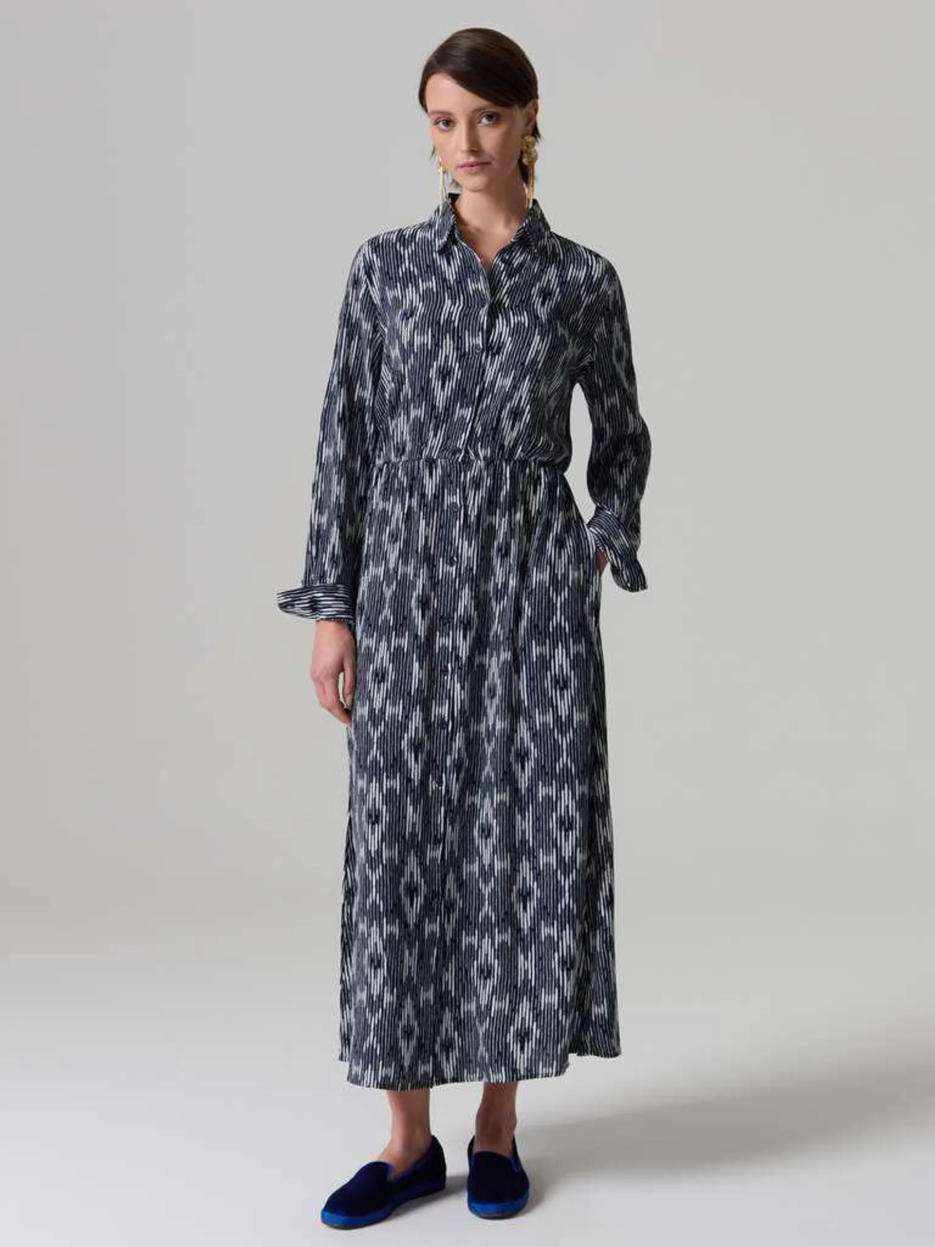 White/Blue Long shirt dress with ikat print