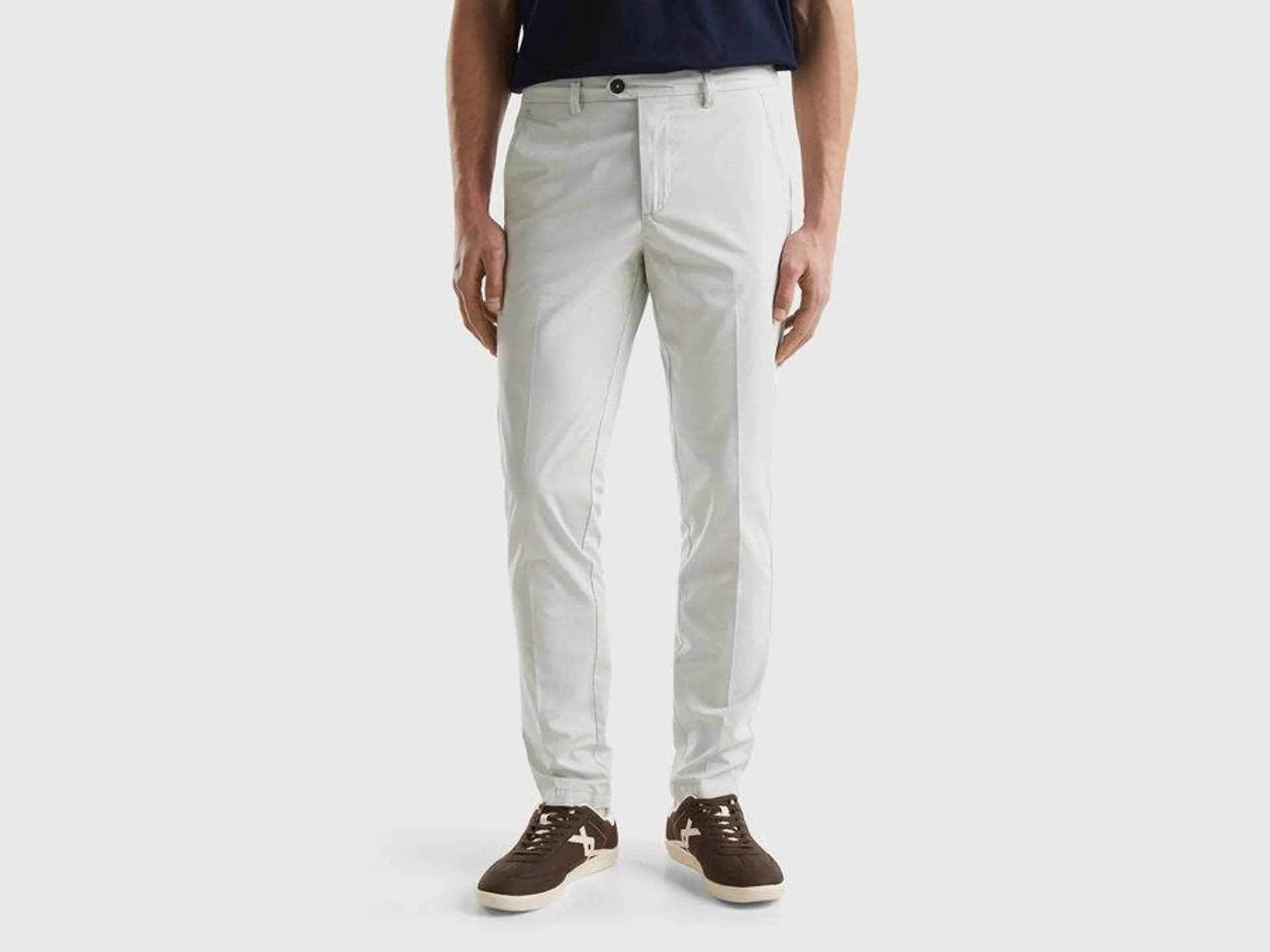 Chino coupe slim en coton léger