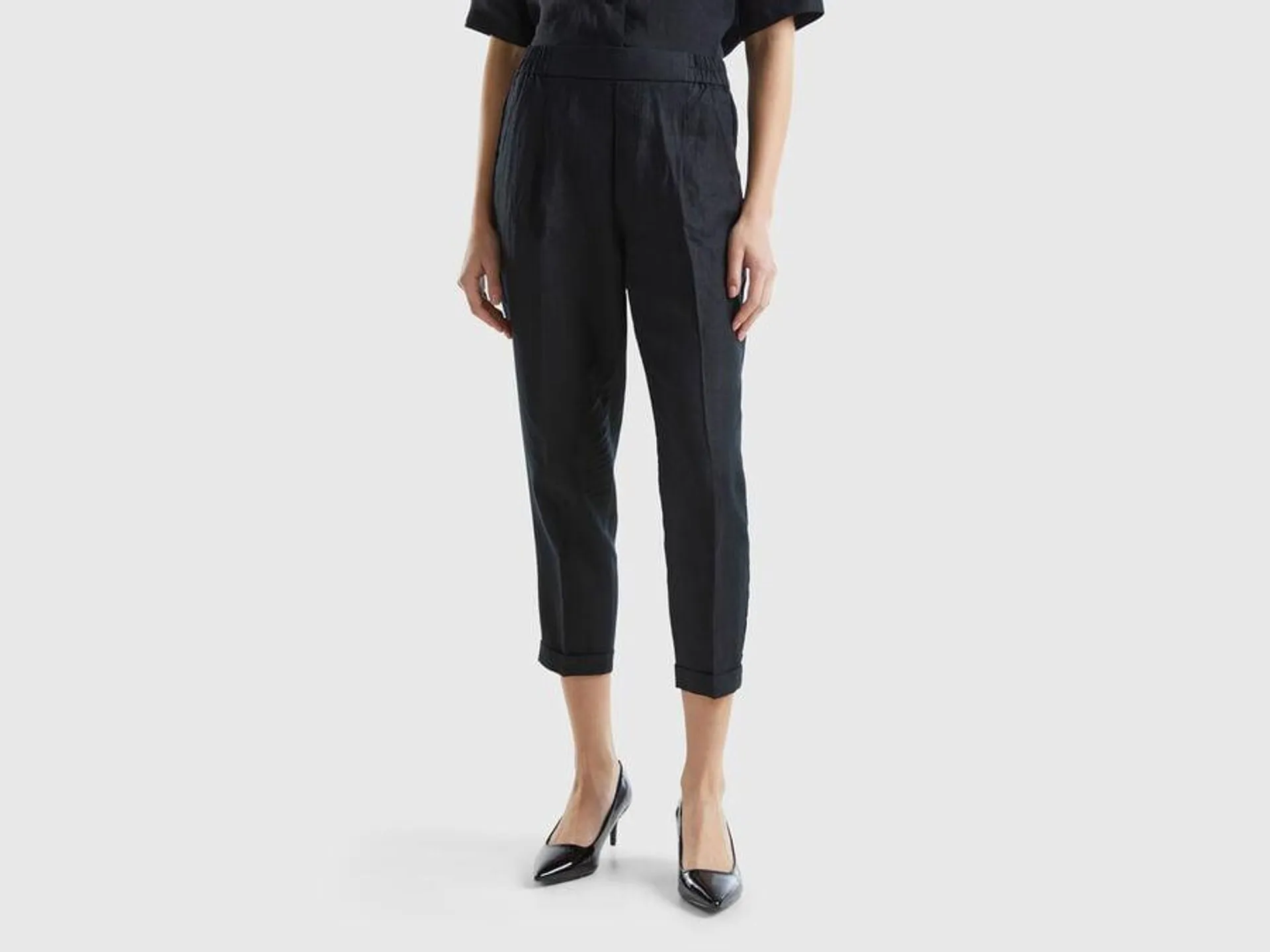 Cropped trousers in 100% linen