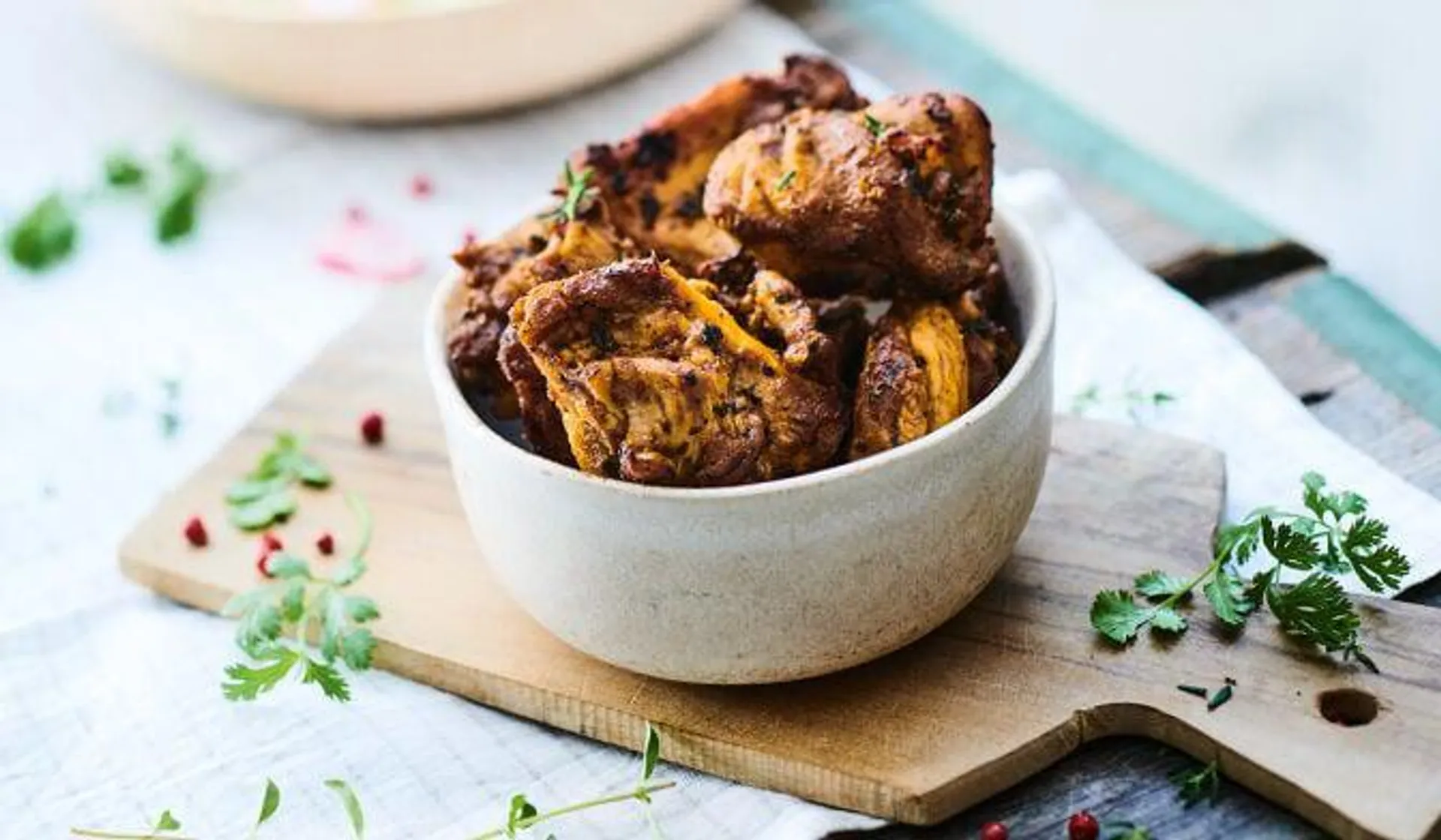 Bouchées de poulet tikka marinées, cuites