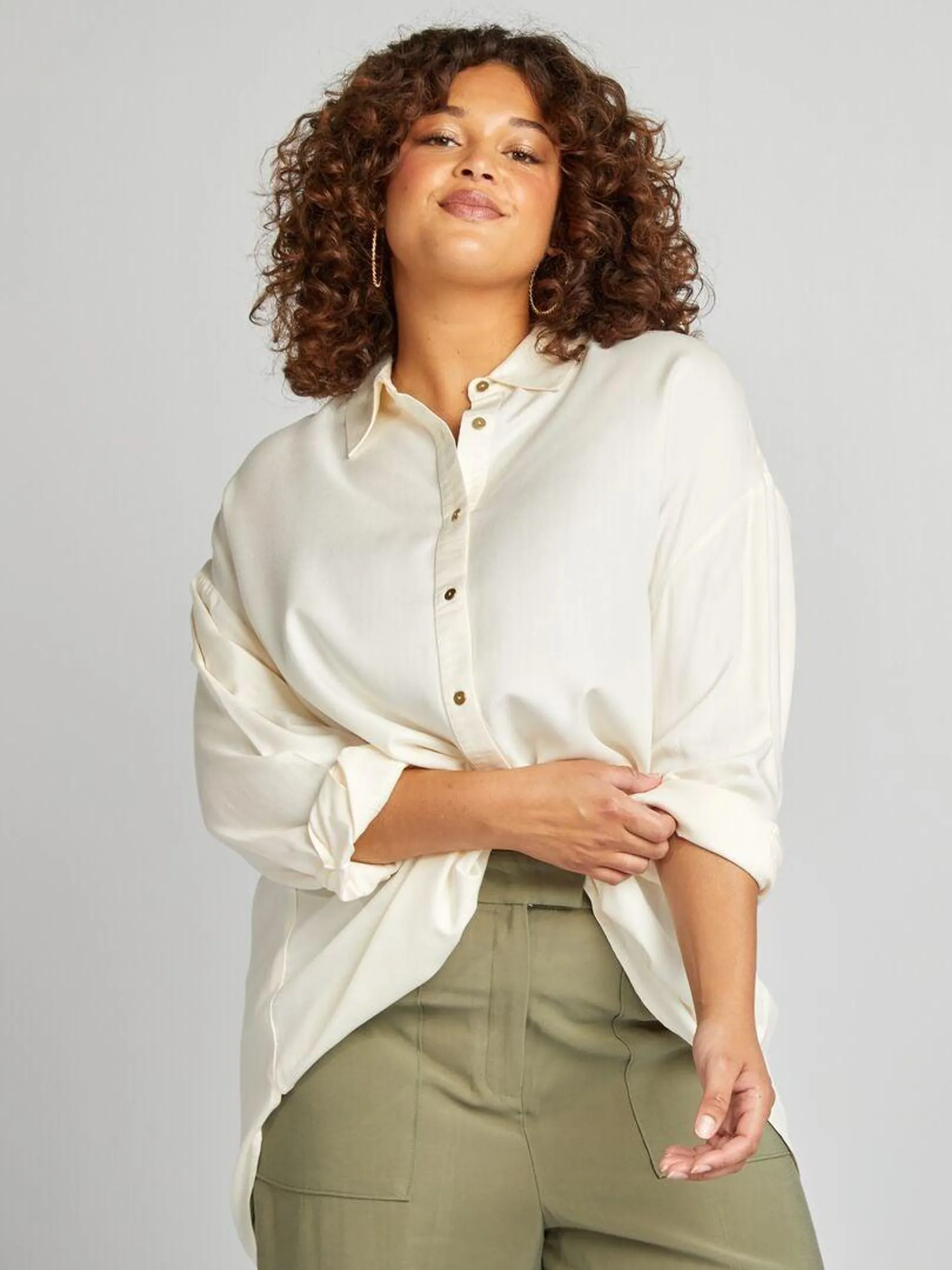 Chemise longue avec boutons dorés - Beige