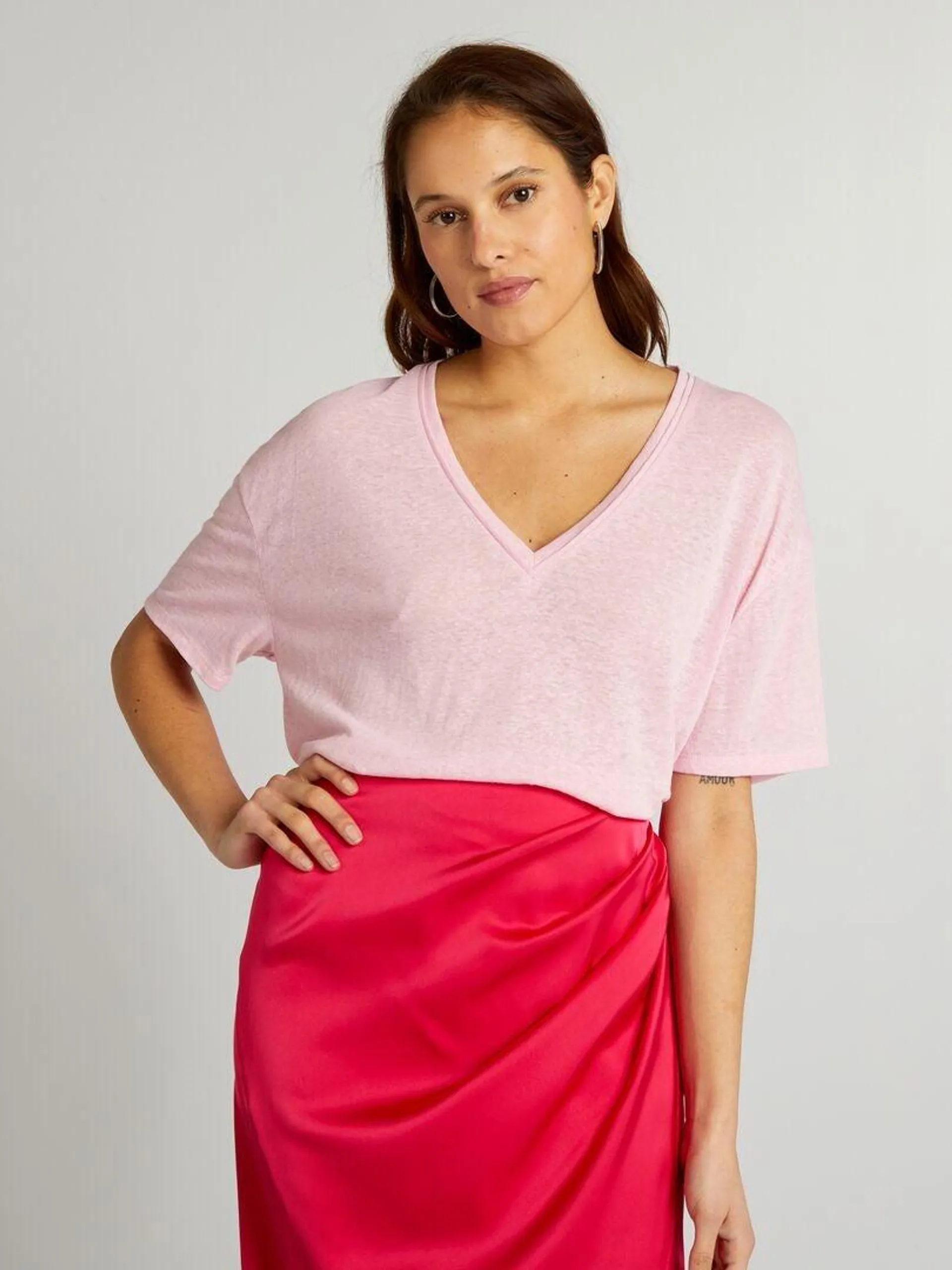 Camiseta de lino con cuello de pico - ROSA