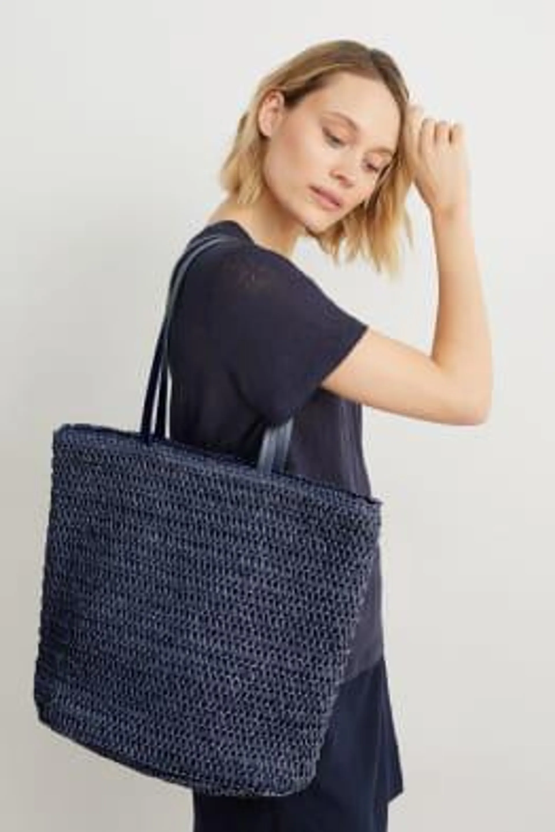 Straw shopper