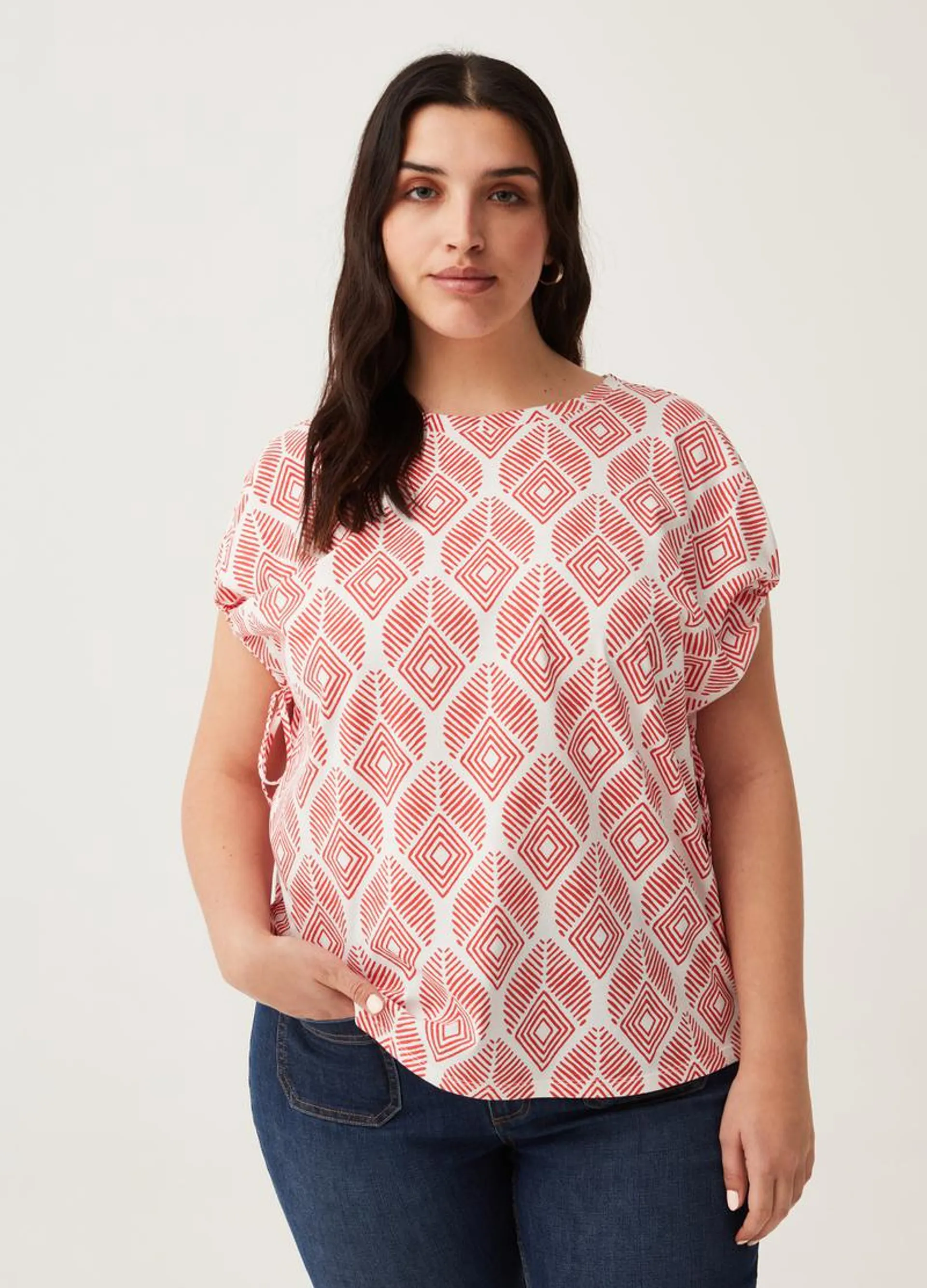 MYA Curvy T-shirt with laces