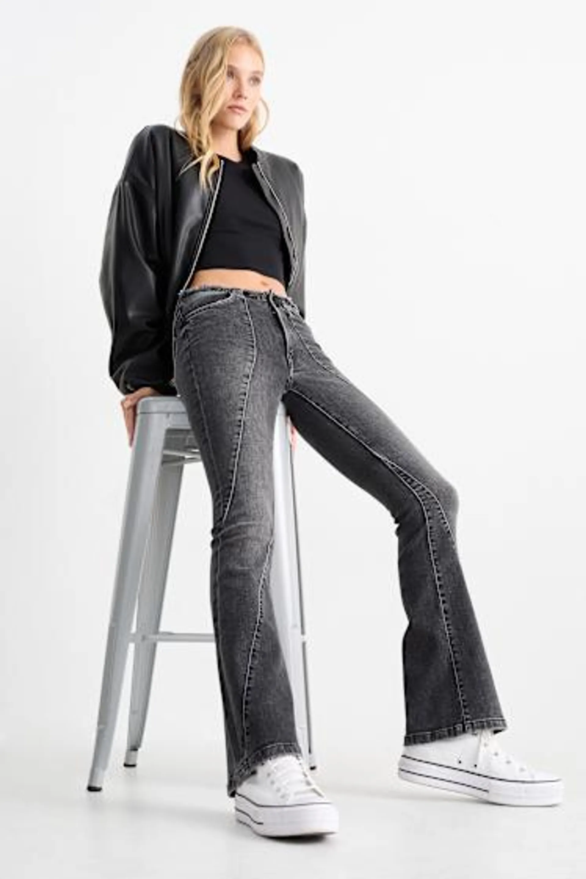 Flared jeans - mid-rise waist - LYCRA®