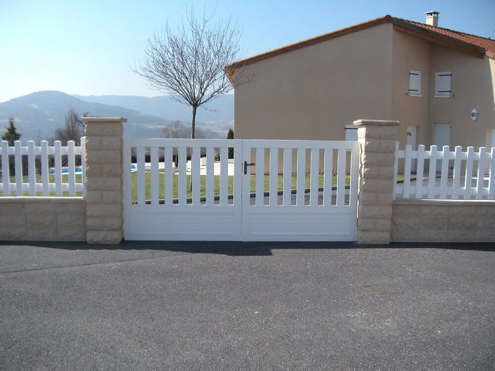 Portail PVC semi-ajouré Pavin - Blanc - 3,50x1,30m
