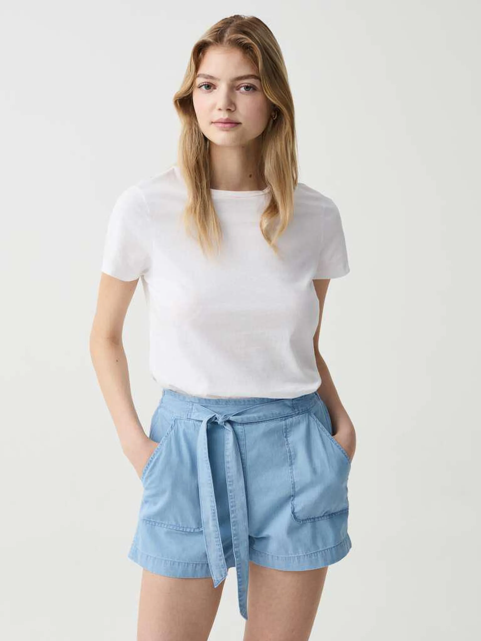 Light Wash Fluid denim shorts with belt