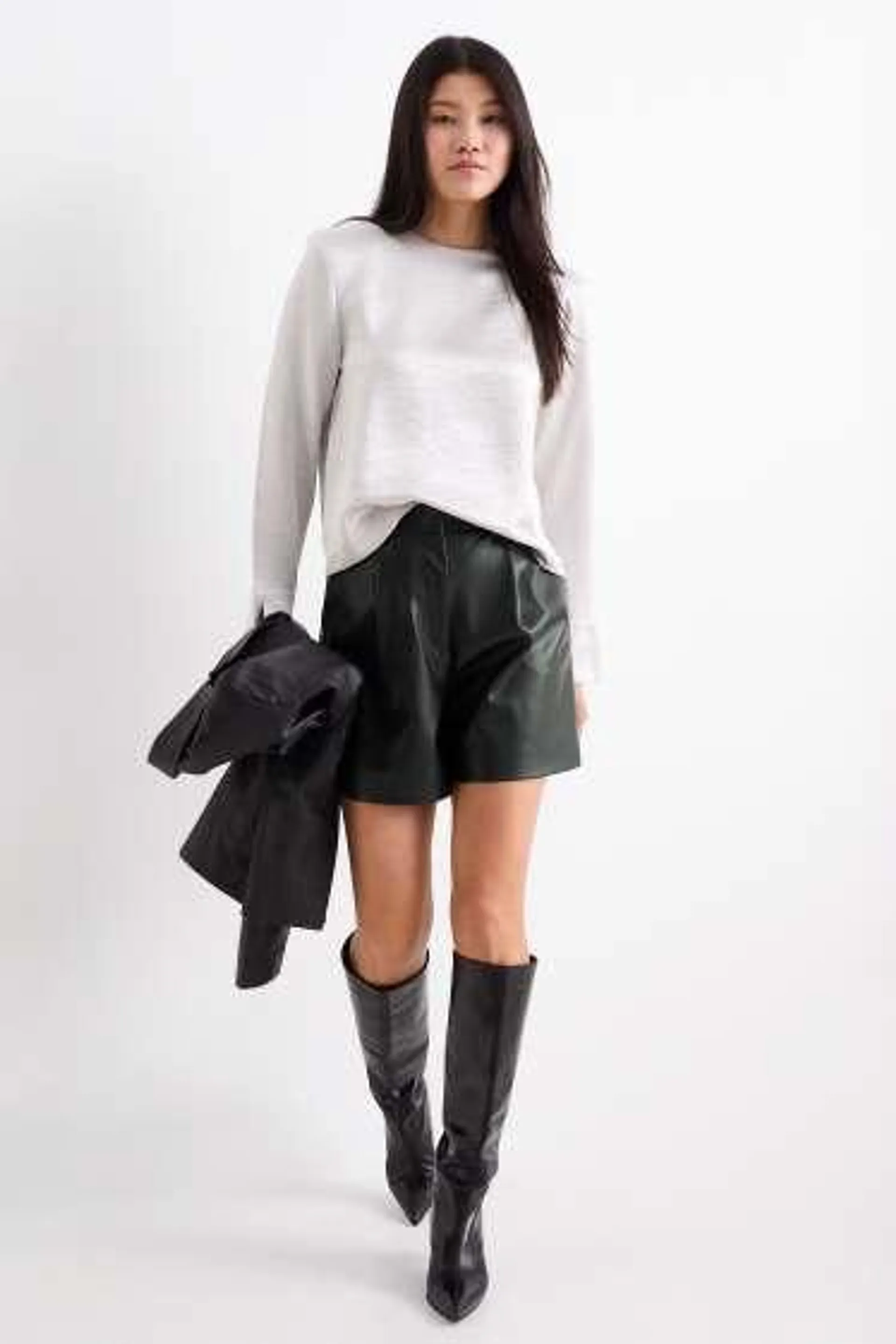 Shorts - high waist - faux leather