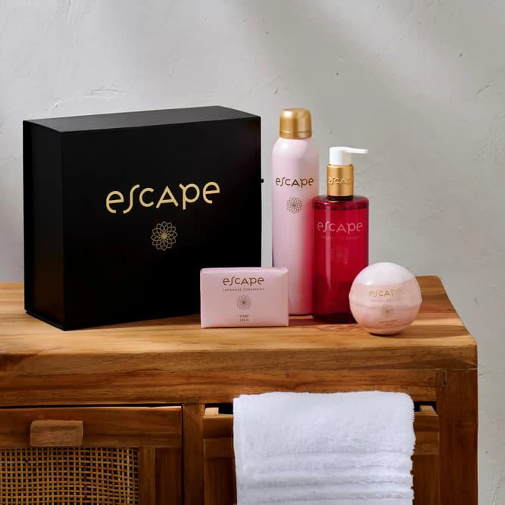 ESCAPE JAPANESE CEREMONY Mousse de douche en flacon rouge