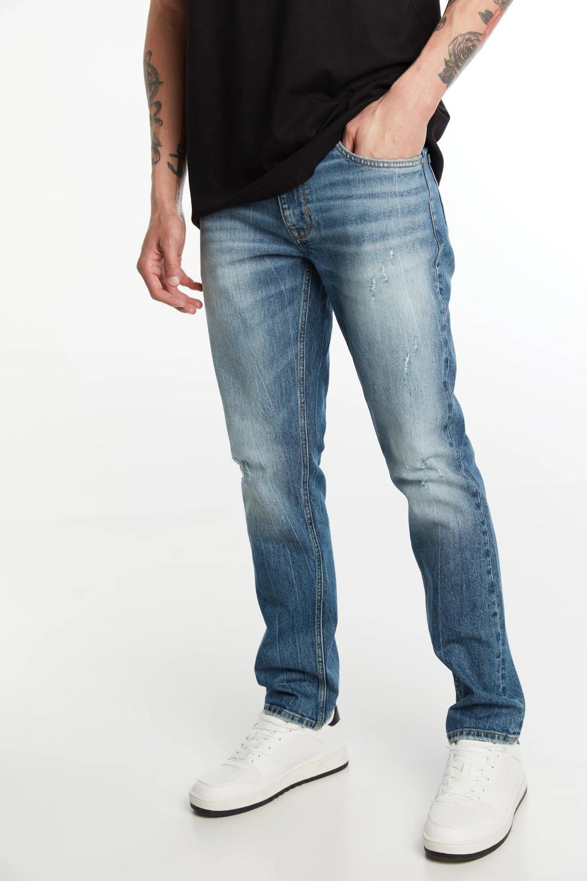 Jeans slim straight troué