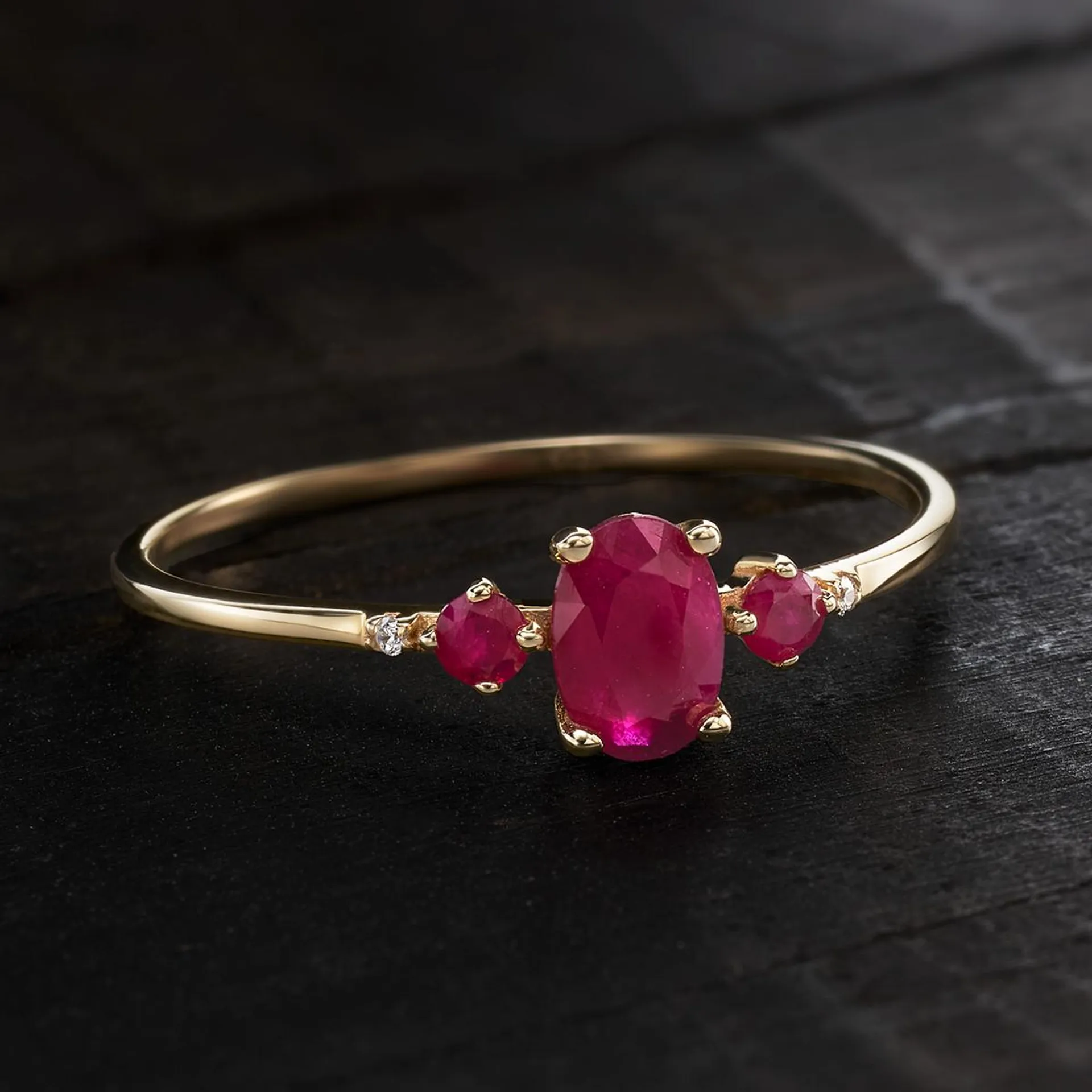 Bague or 375 jaune rubis et diamants