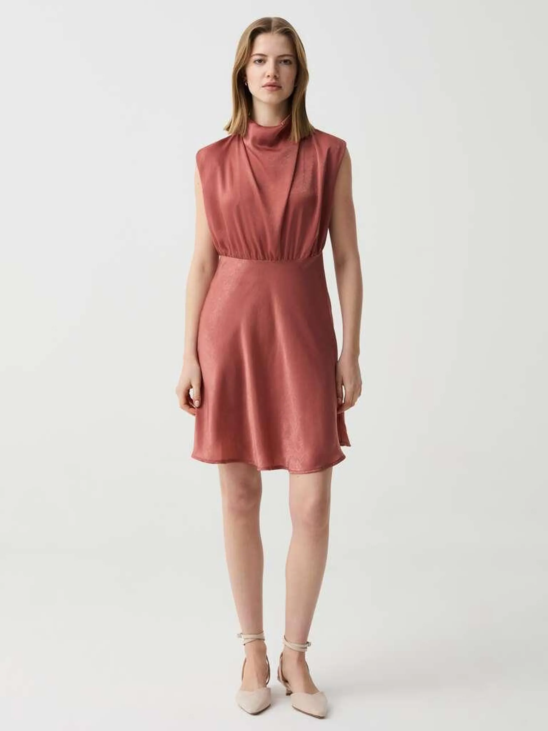 Sleeveless dress in satin with draping Rose foncé