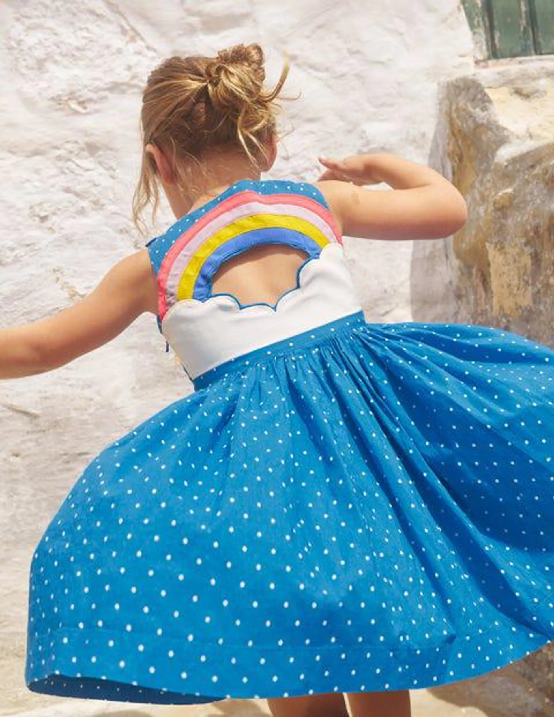 Robe à appliqué arrière