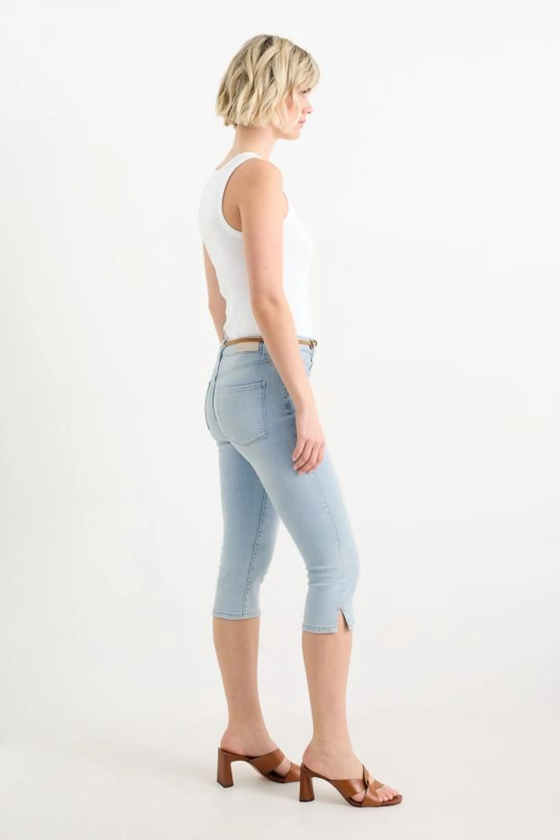 Capri jeans with belt - mid-rise waist
