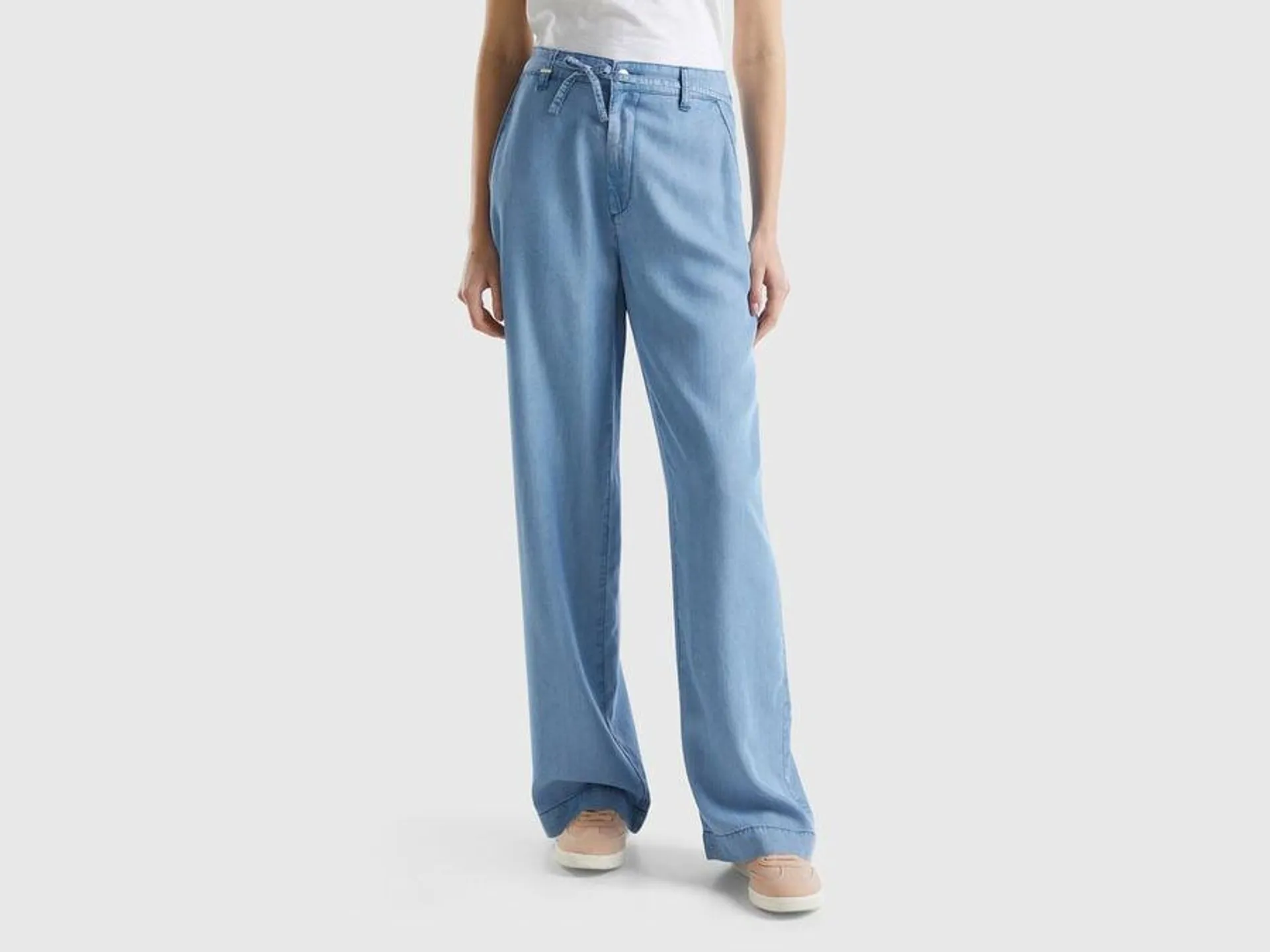 Wide trousers in sustainable viscose