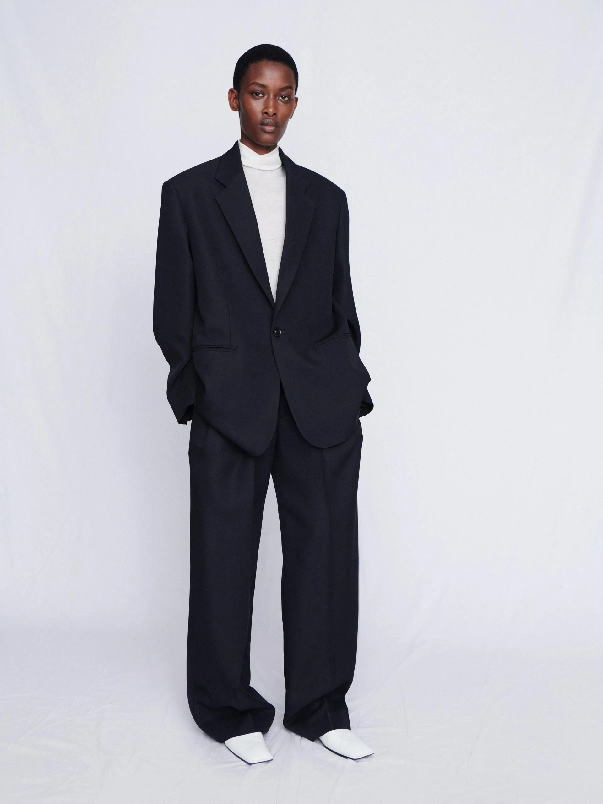 Pleat-front trousers in grain de poudre