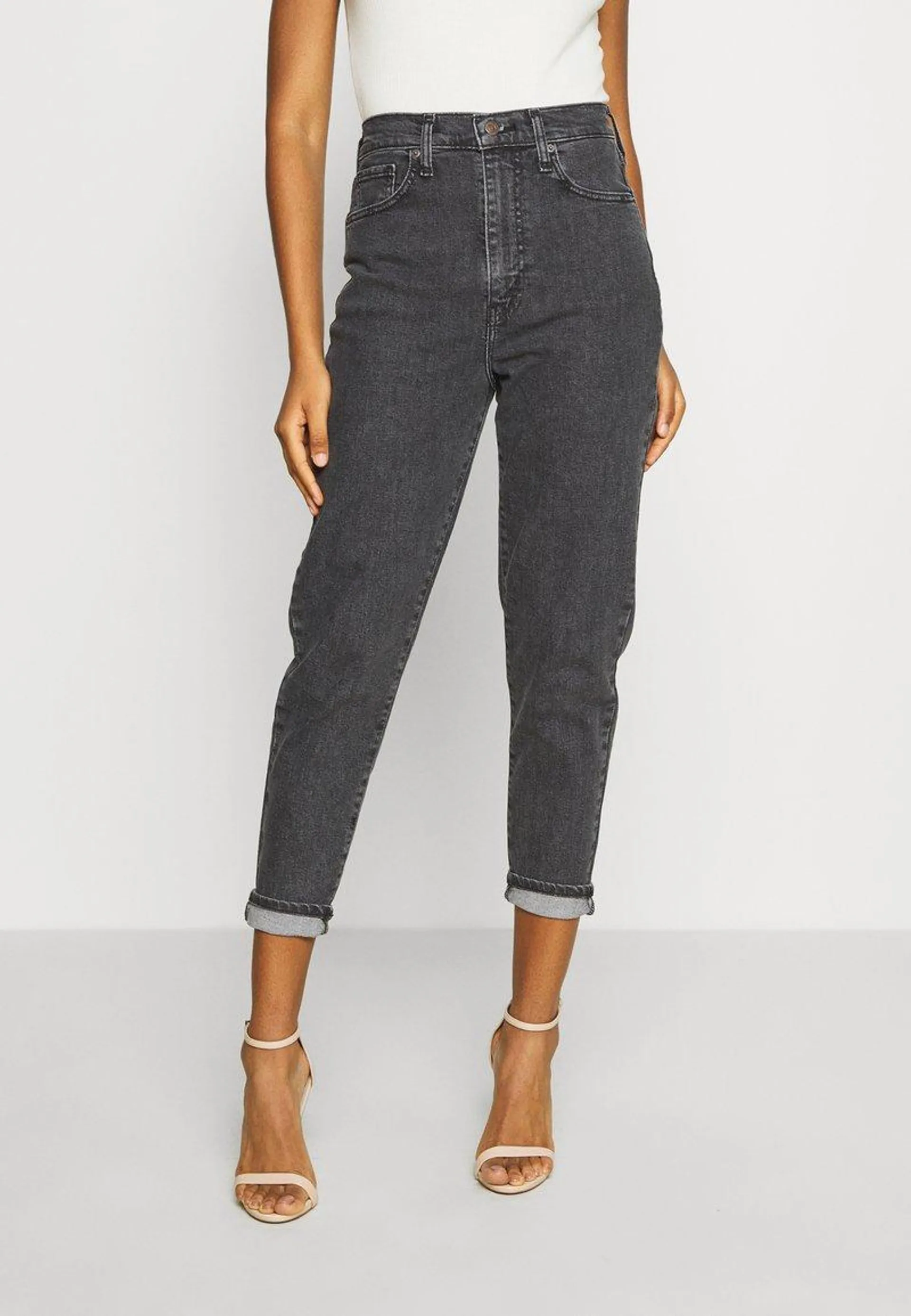 HIGH WAISTED MOM JEAN - Vaqueros mom - black denim