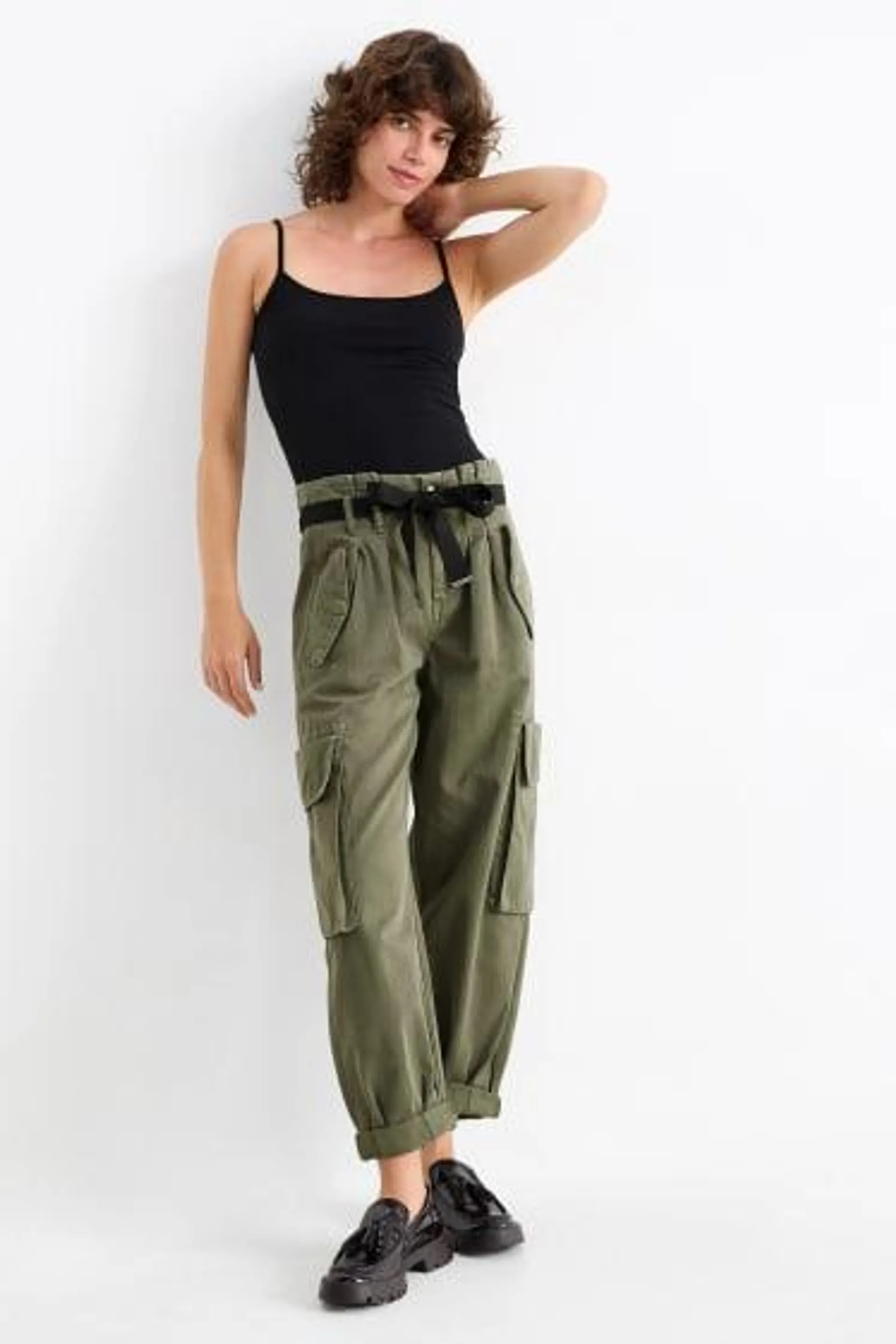 Cargo trousers - high waist - tapered fit