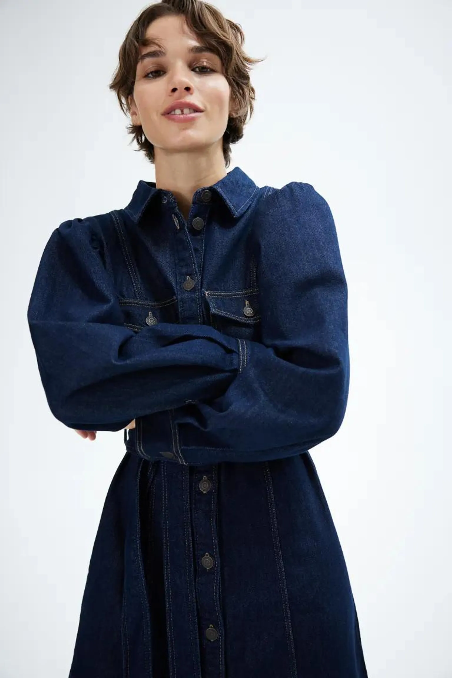 Robe en denim avec ceinture à nouer