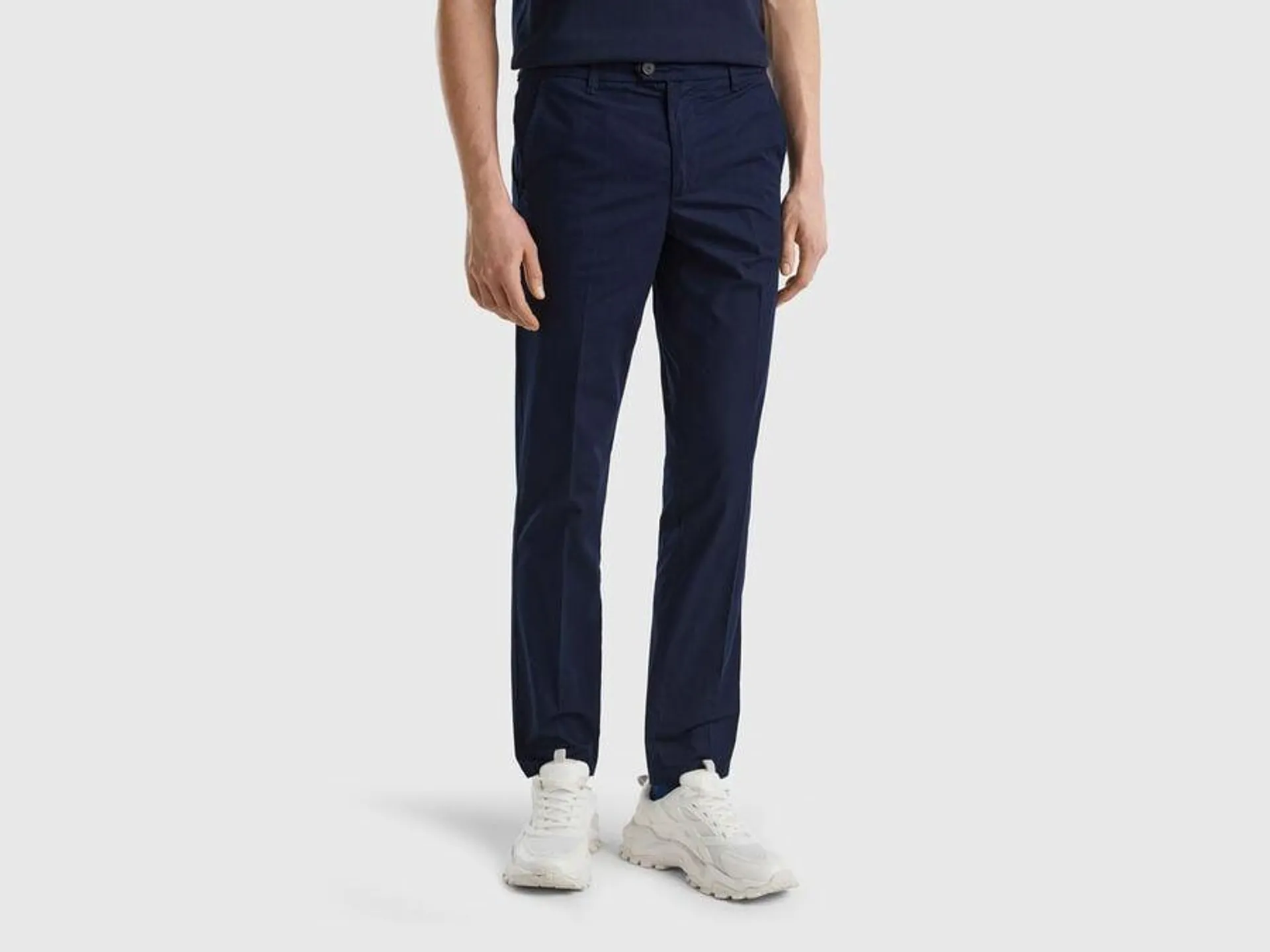 Chino coupe slim en coton léger