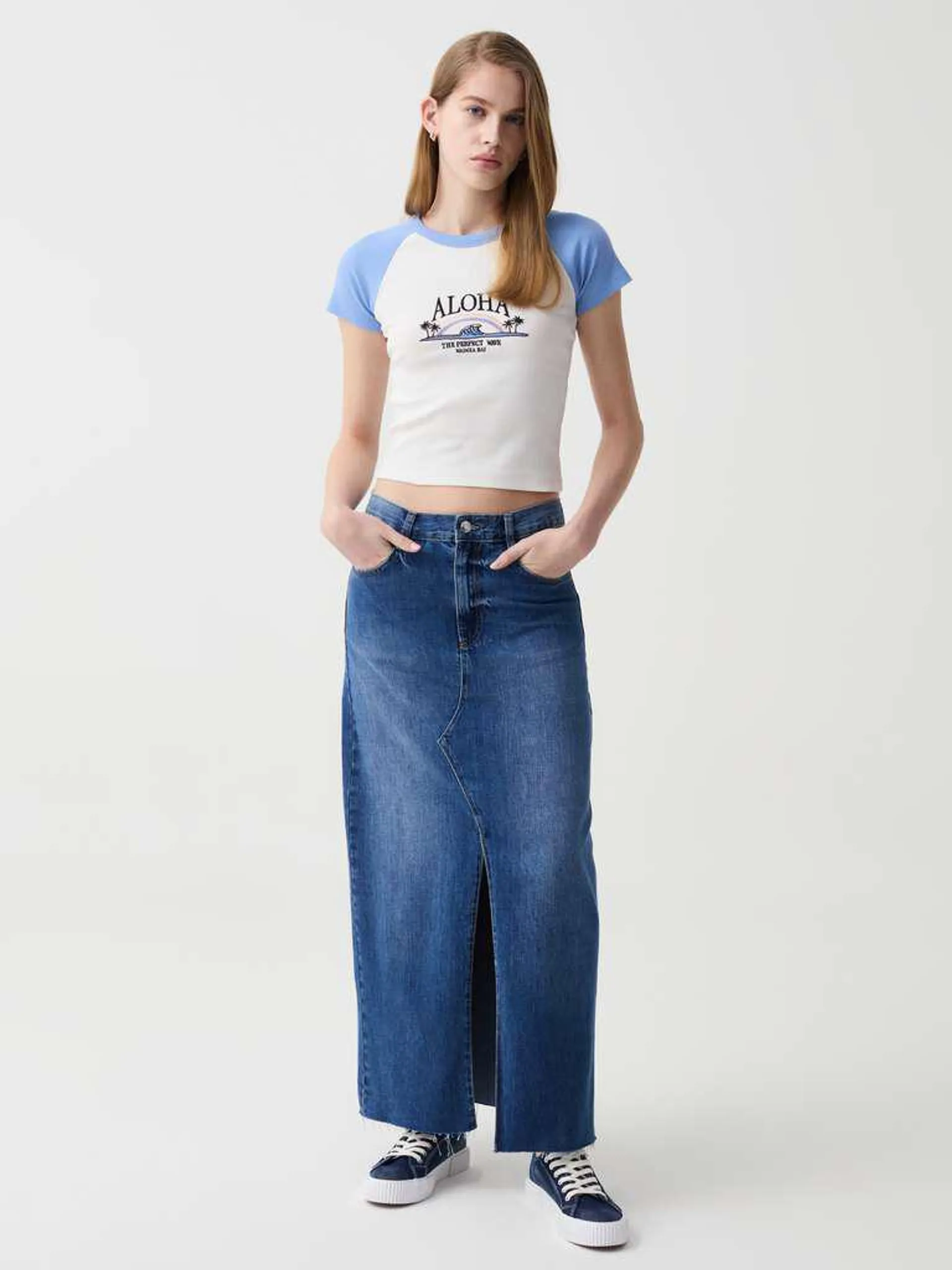 Long skirt in denim with raw edging Décoloration moyenne