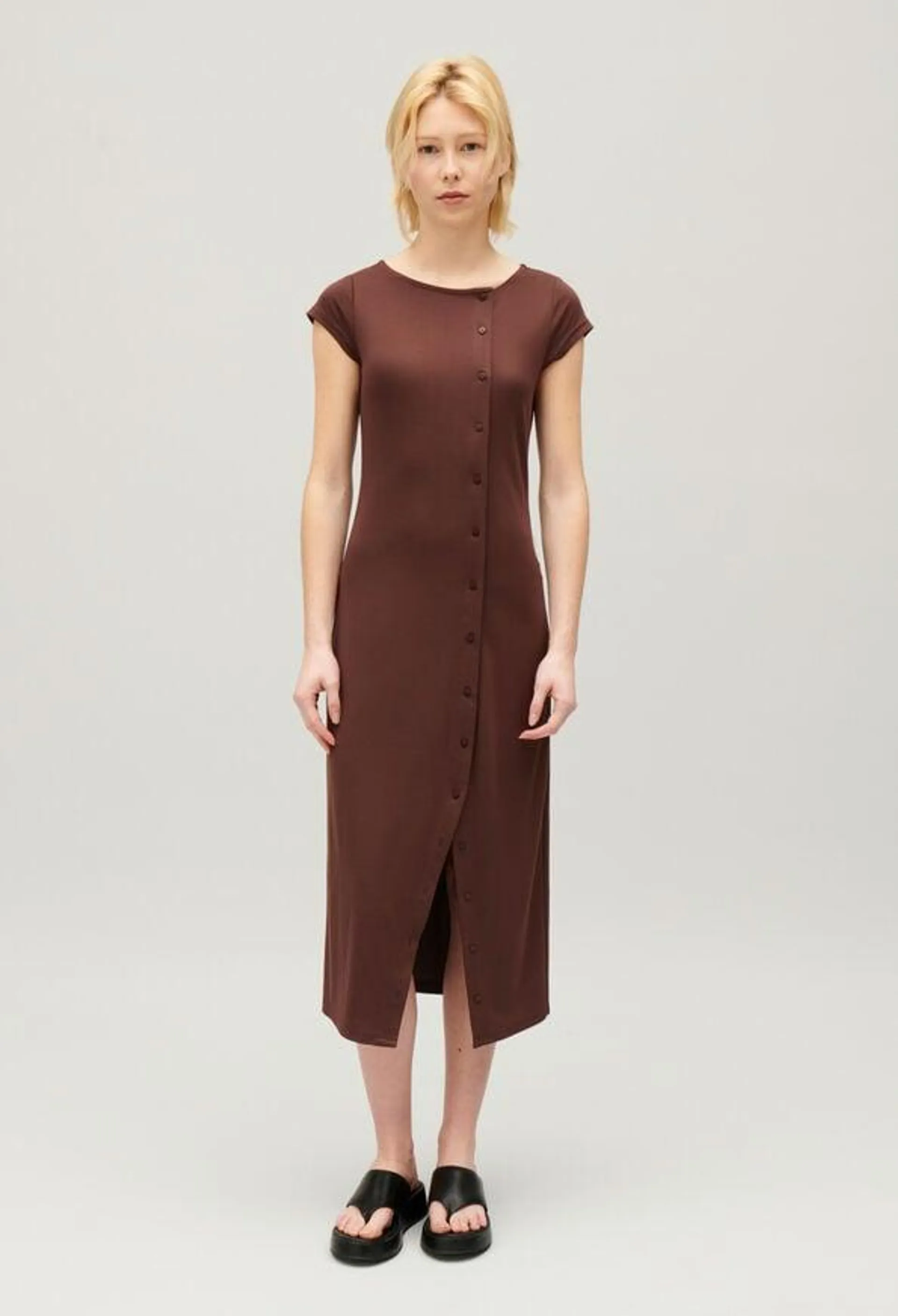 Robe longue boutonnée marron