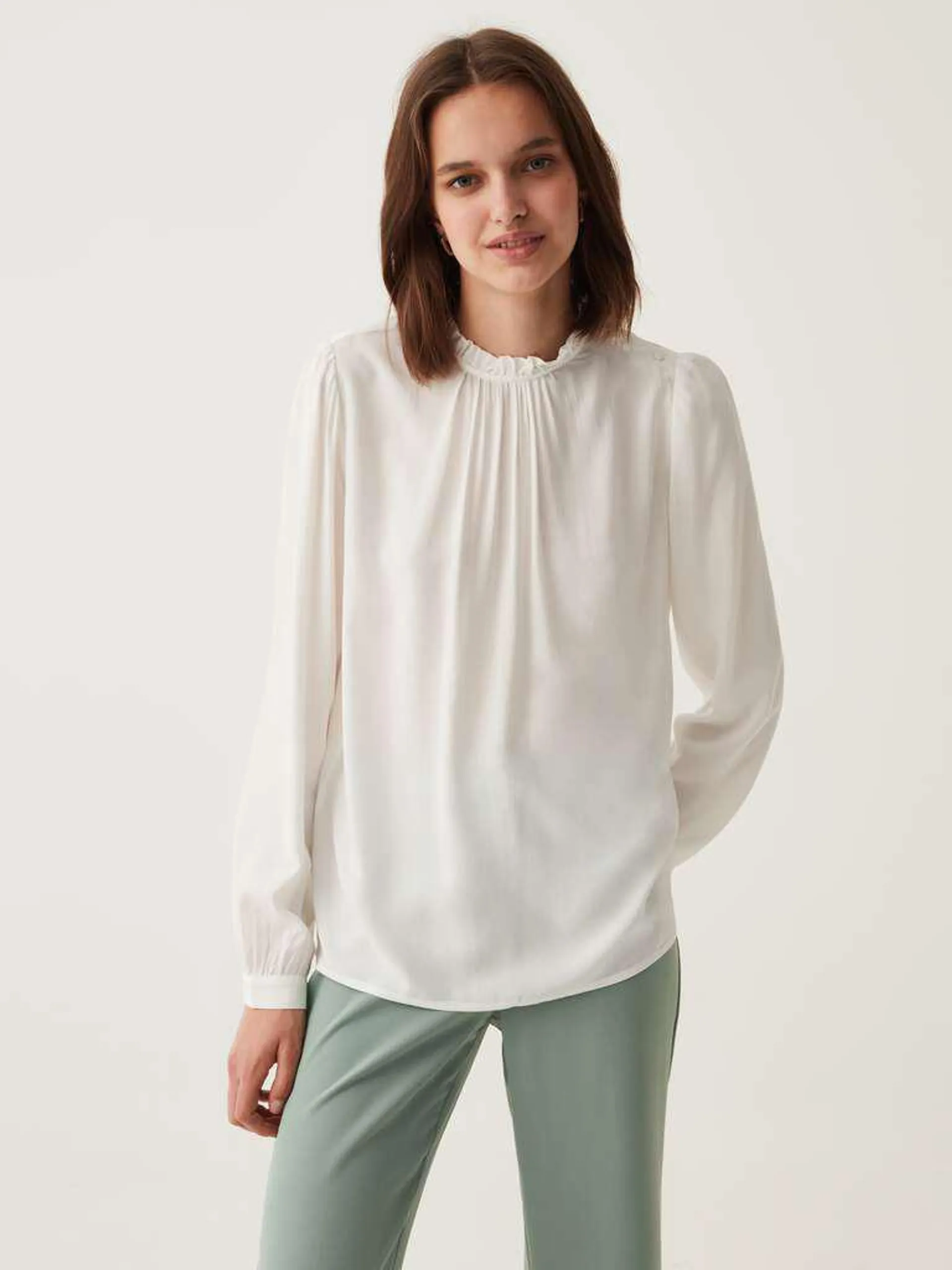 White Long-sleeved blouse in viscose