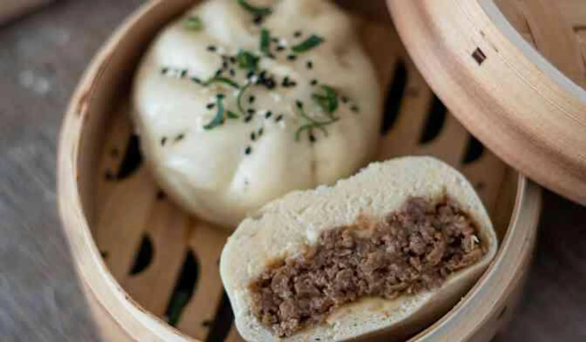 Bao au bœuf & oignons