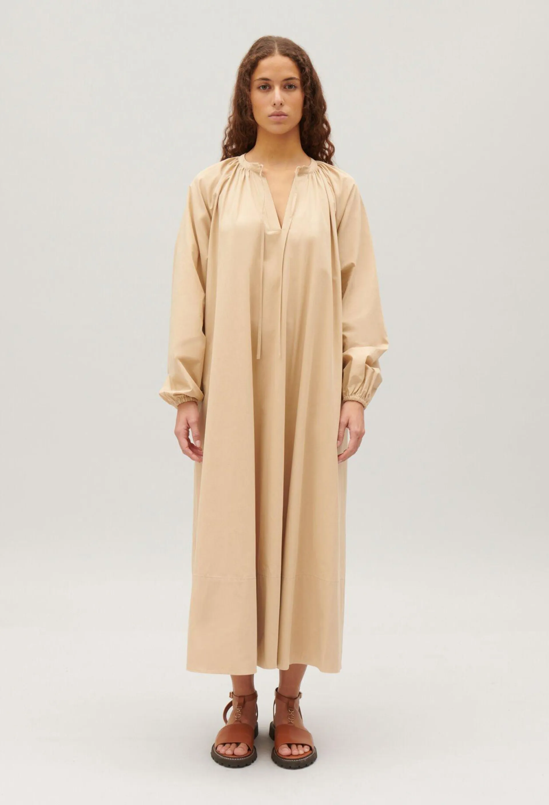 Robe longue oversize sable