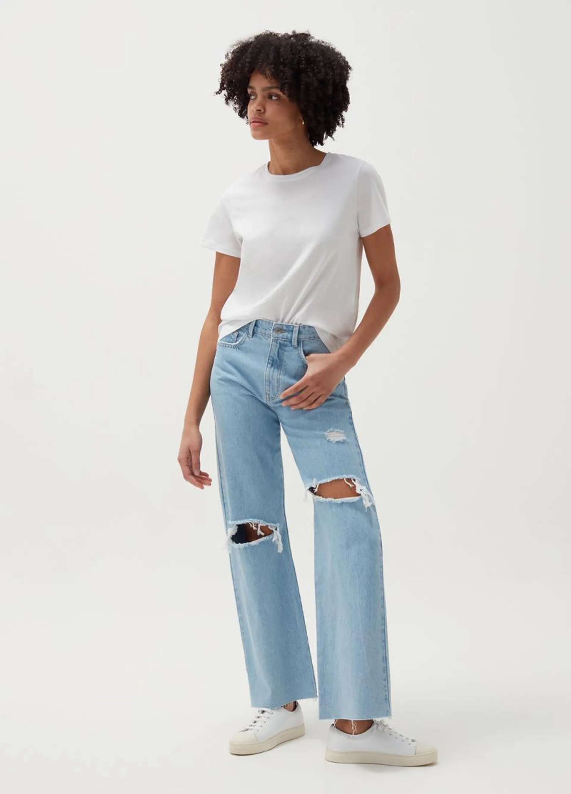 Wide-leg jeans with rips