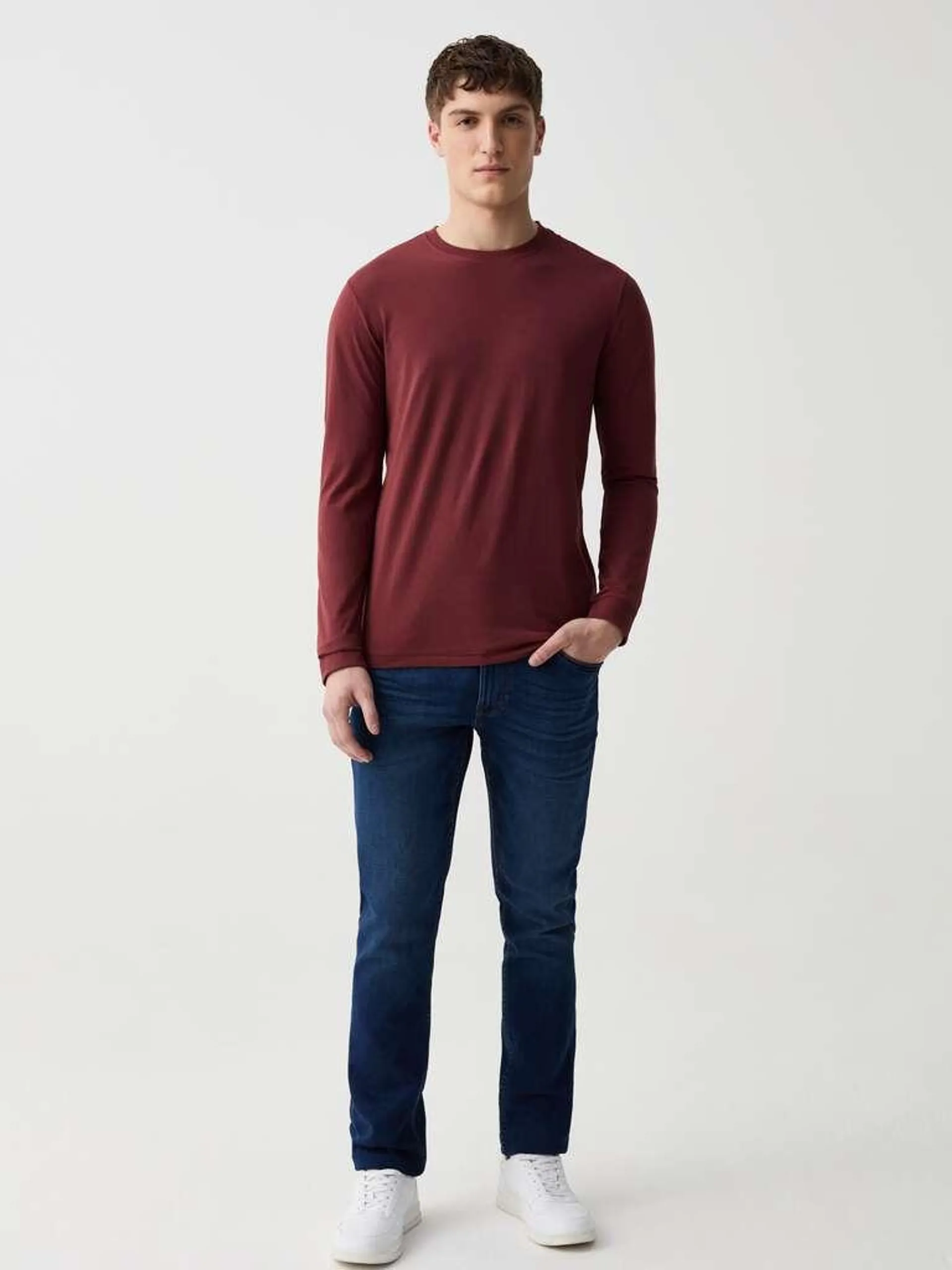 Brick Red Long-sleeved T-shirt with round neck