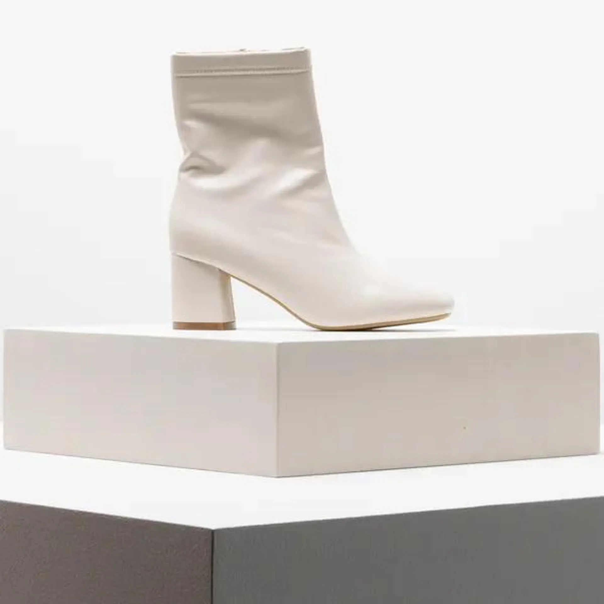 Block heel boot white