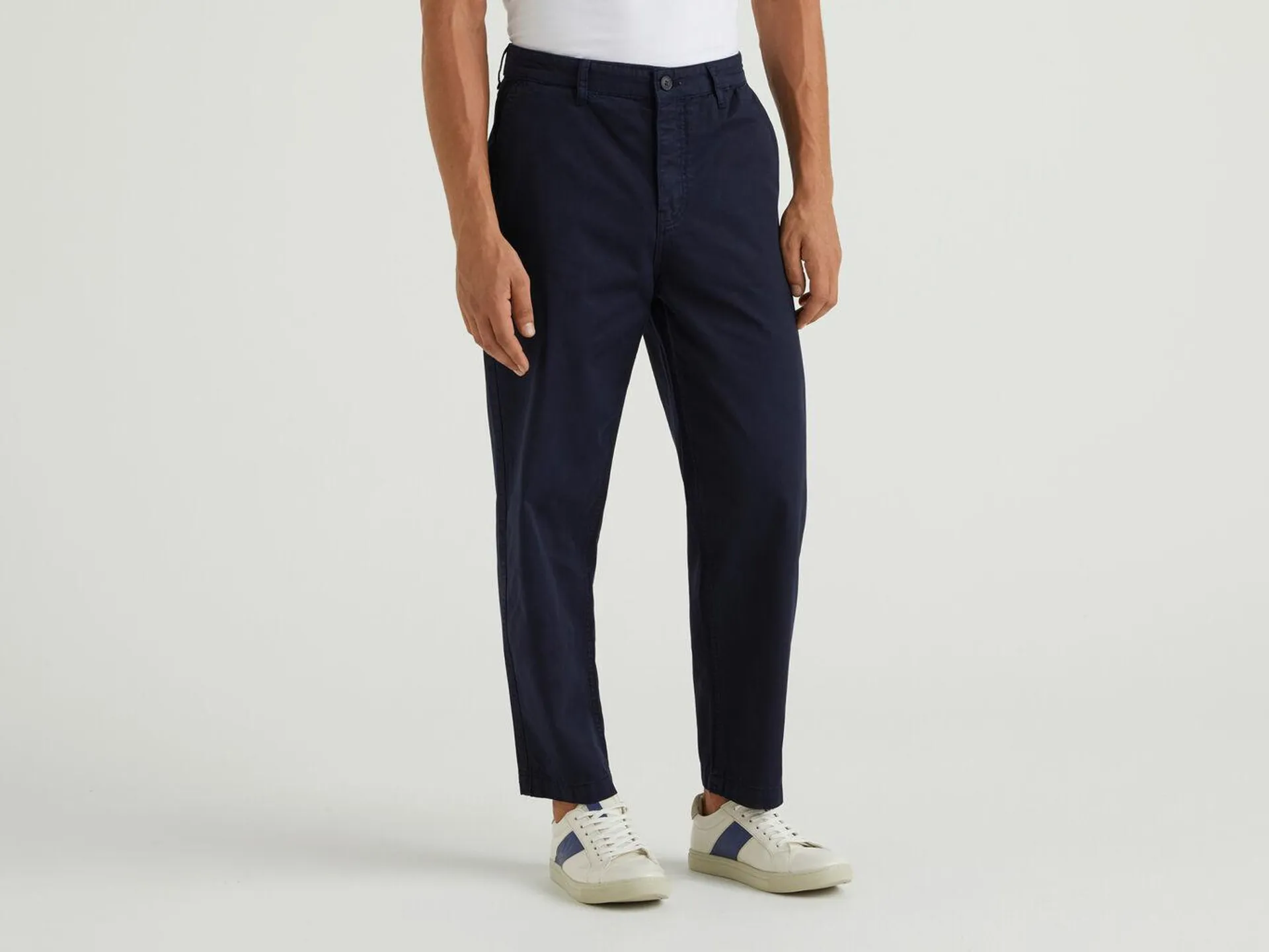 Chinos with dropped crotch