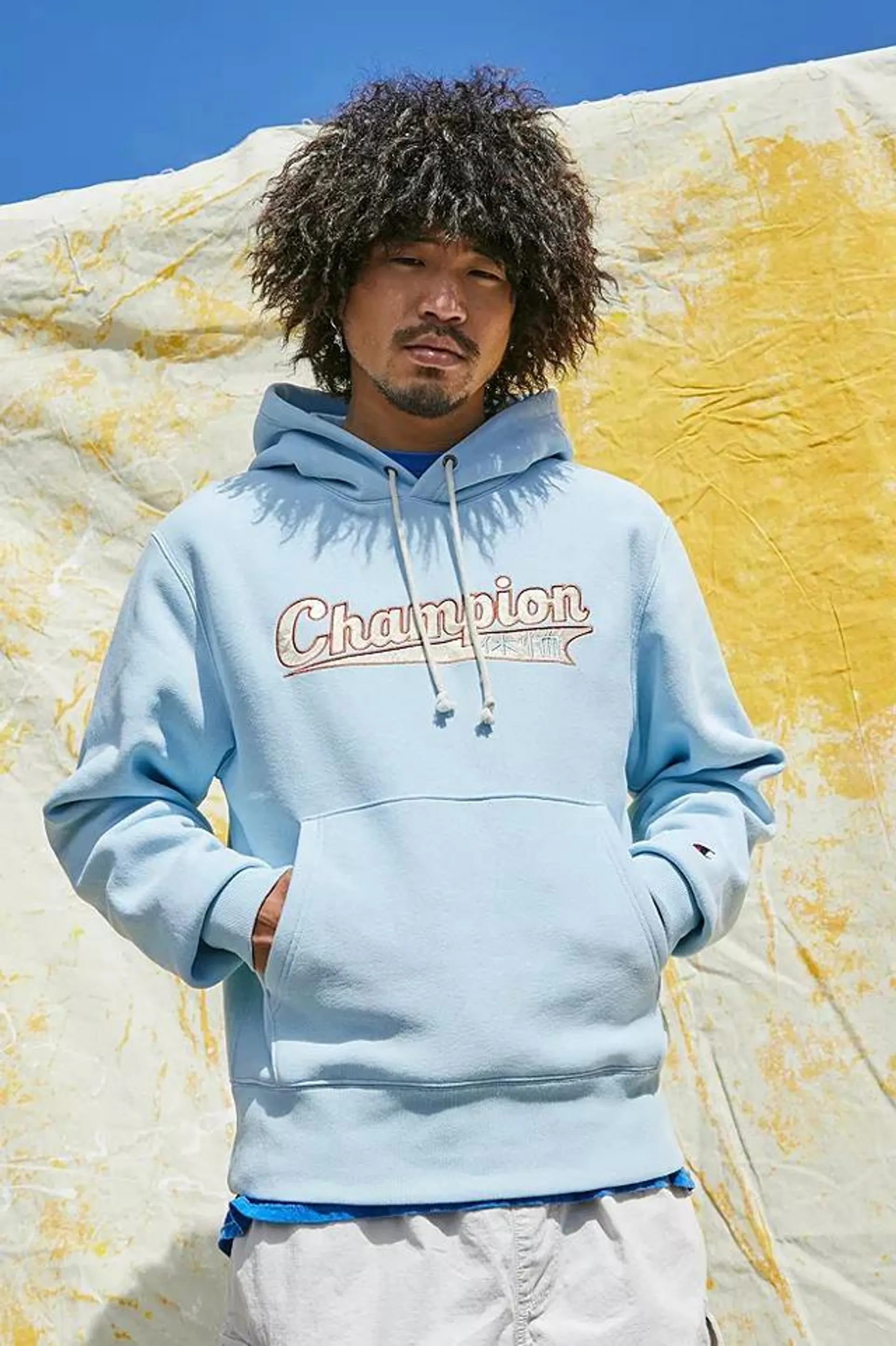 Champion Esclusiva felpa con cappuccio con logo giapponese blu chiaro UO
