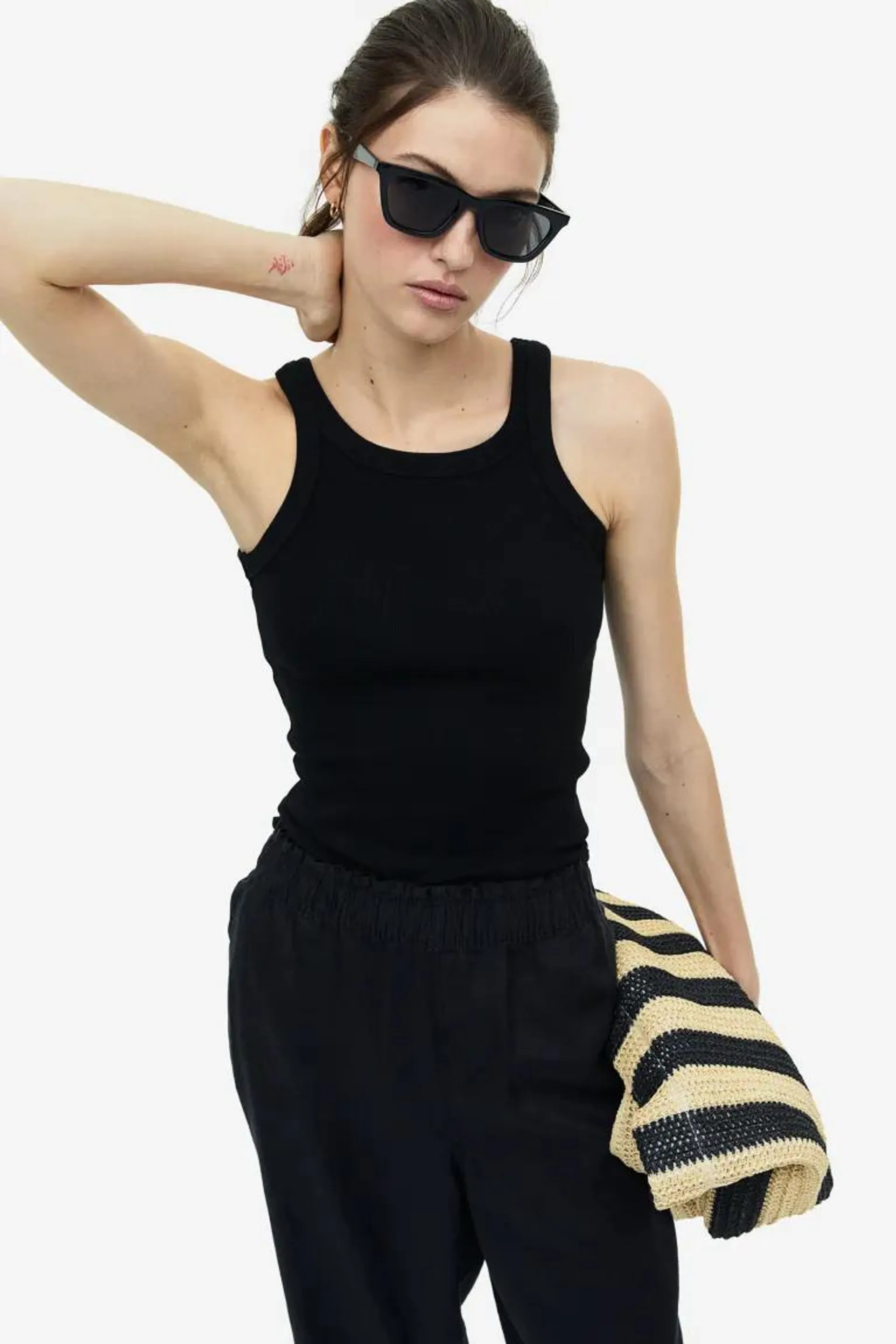 Ankle-length linen trousers