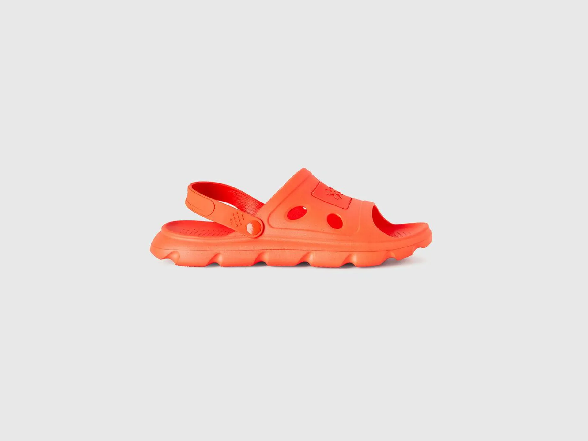 Sandali arancioni in gomma leggera