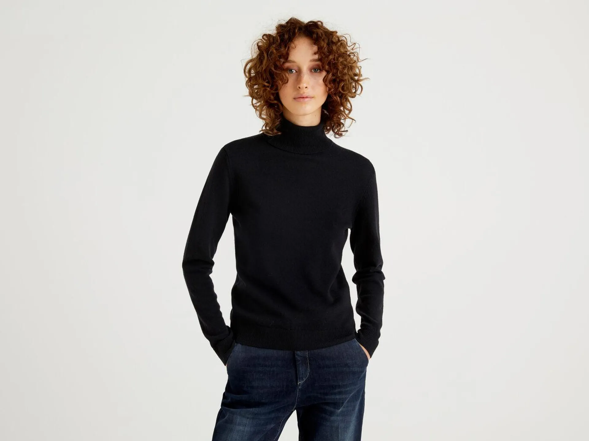 Maglione dolcevita nero in pura lana Merino