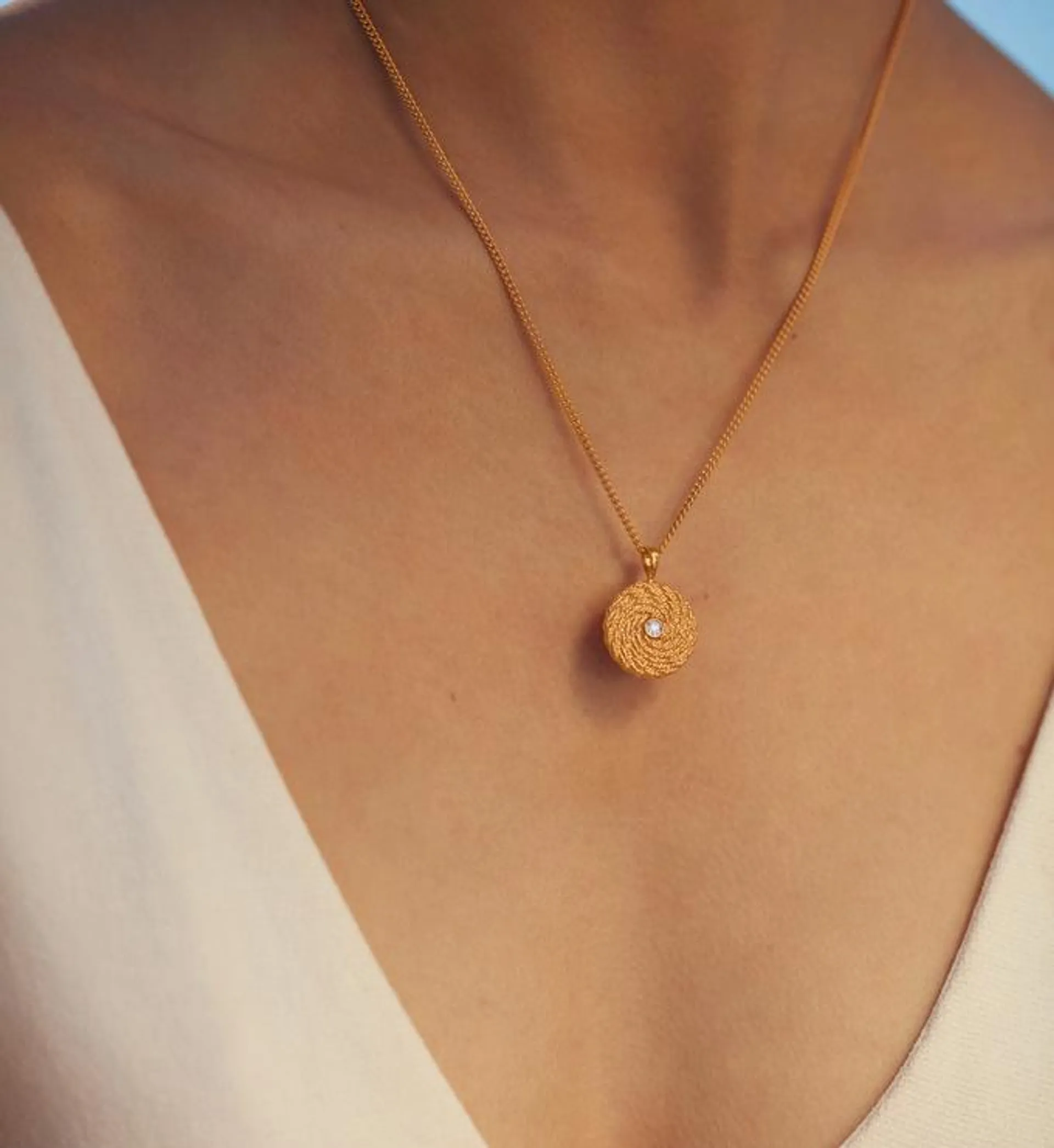 Corda Diamond Locket Curb Chain Necklace