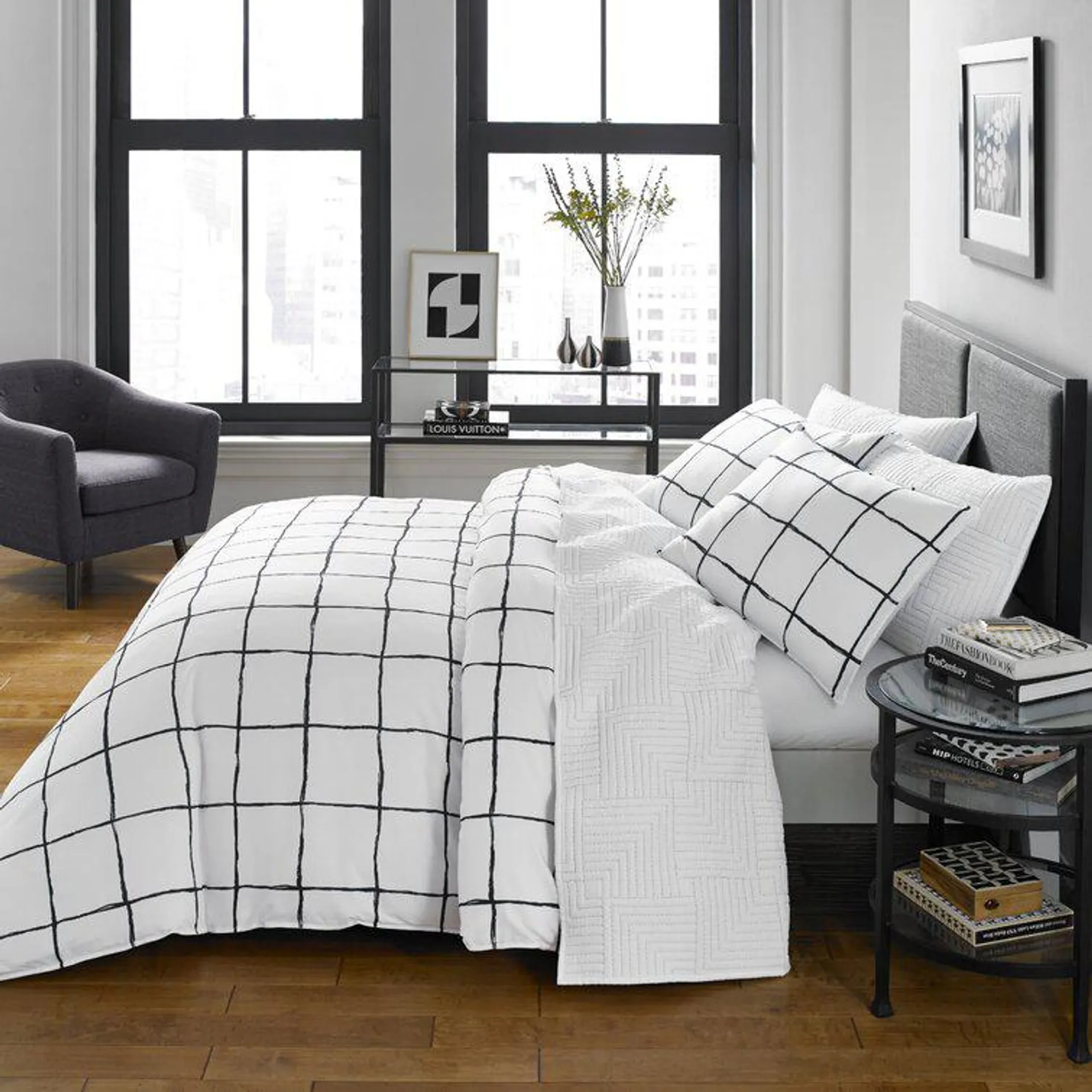 Black/White Microfiber Reversible Modern & Contemporary Comforter Set