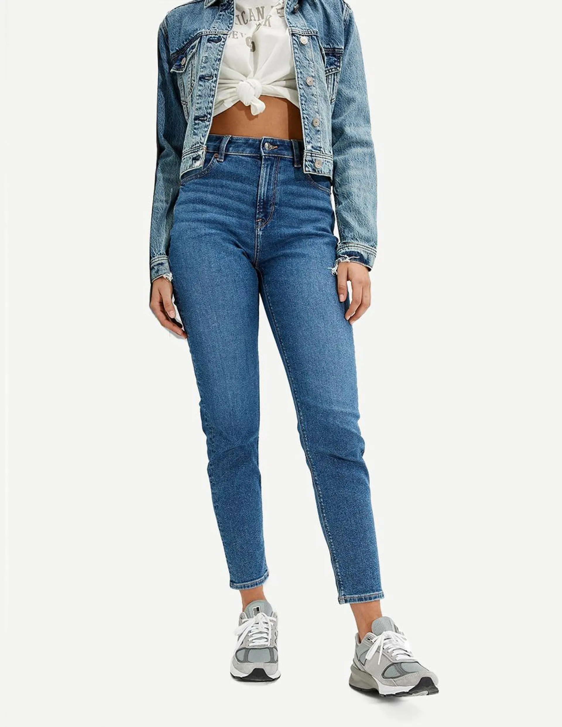 Jeans mom American Eagle lavado claro corte cintura para mujer