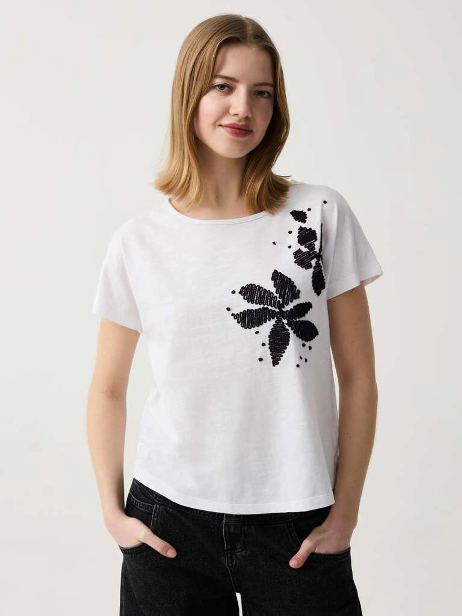 Optical White Cotton T-shirt with flowers embroidery