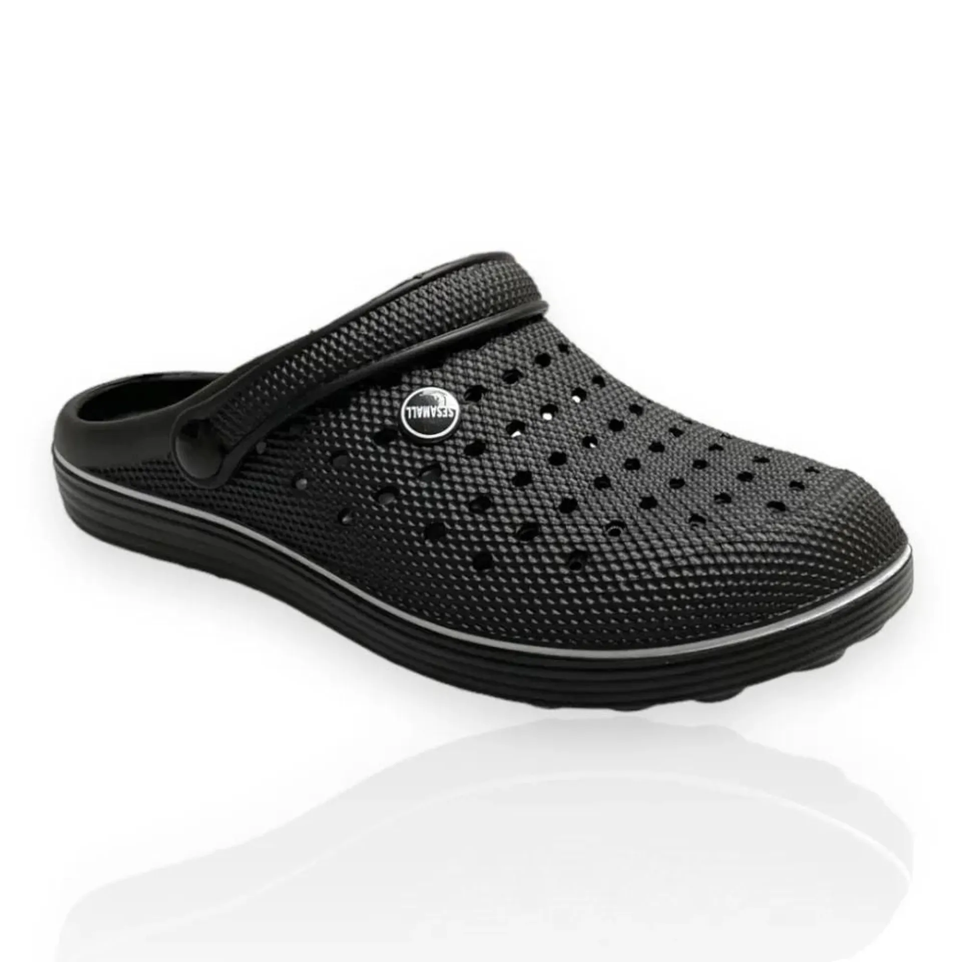 Γυναικεία crocs με μαύρο χρώμα Famous