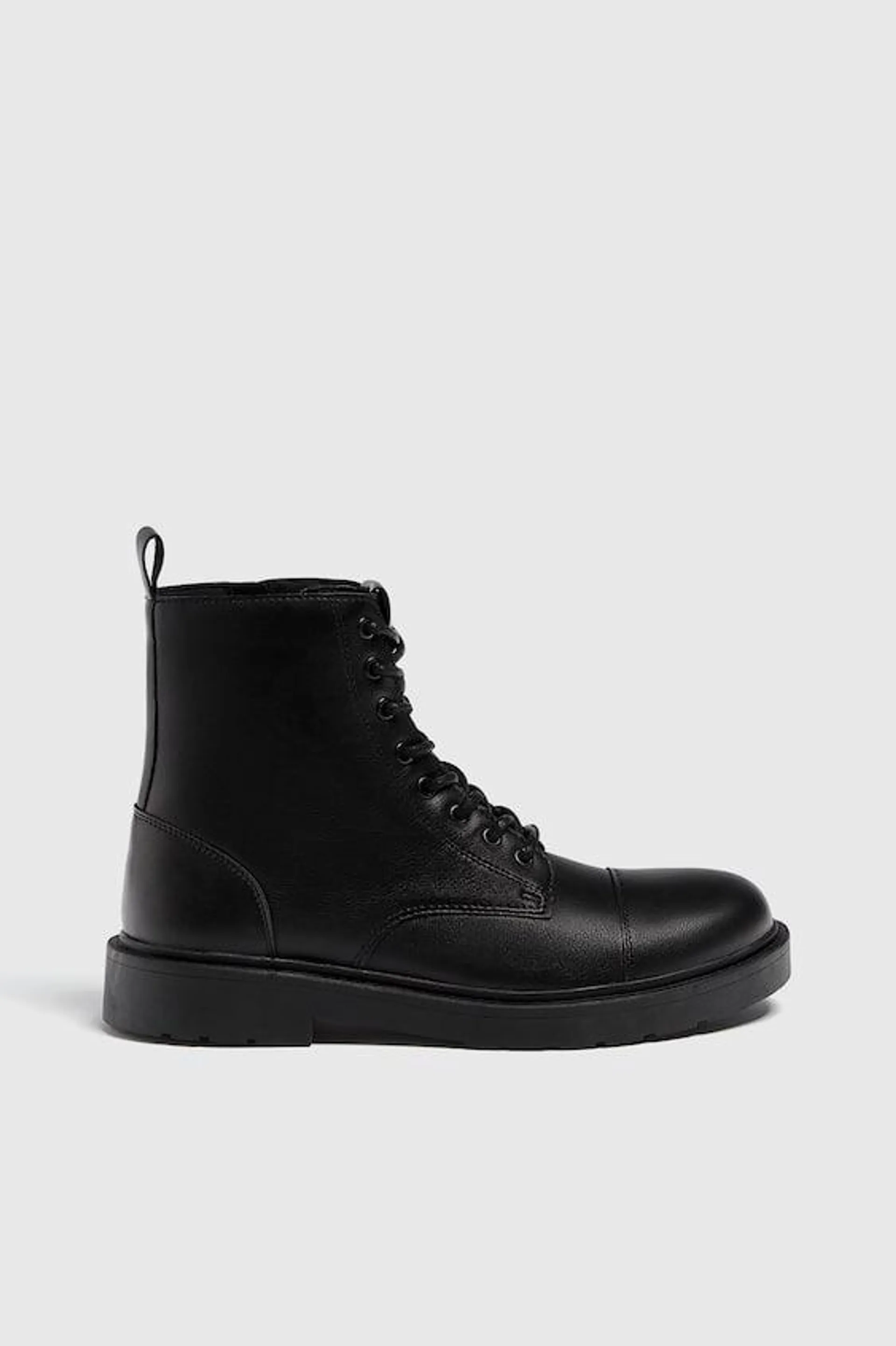 FLAT LACE-UP BOOTS