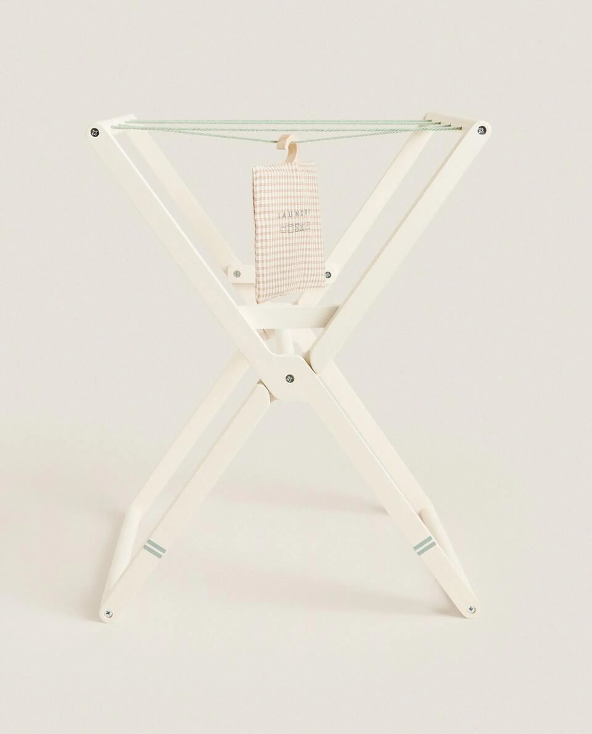 CHILDREN’S TOY CLOTHES HORSE